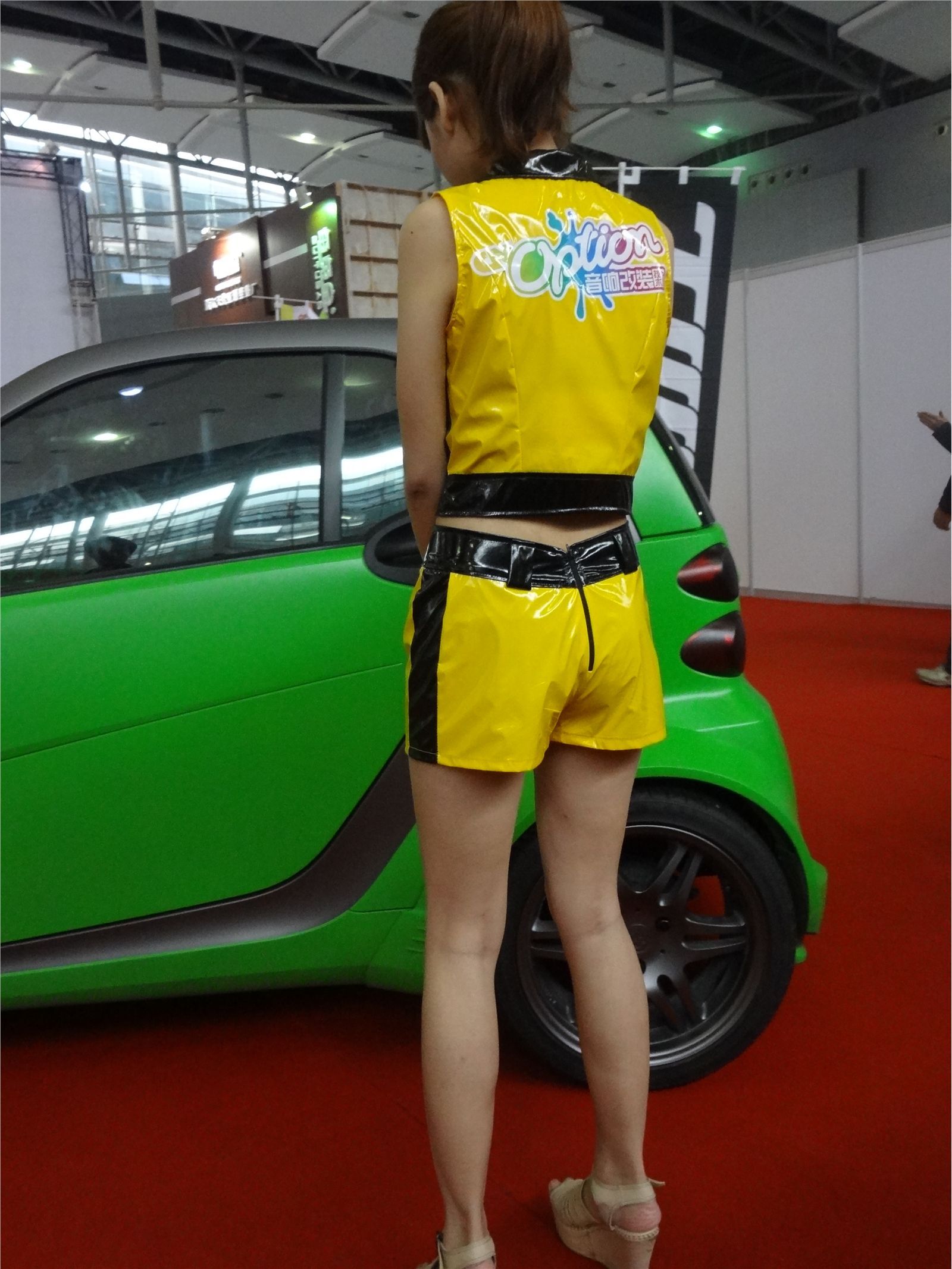 NO222012广州改装车展车模　国产性感美女模特