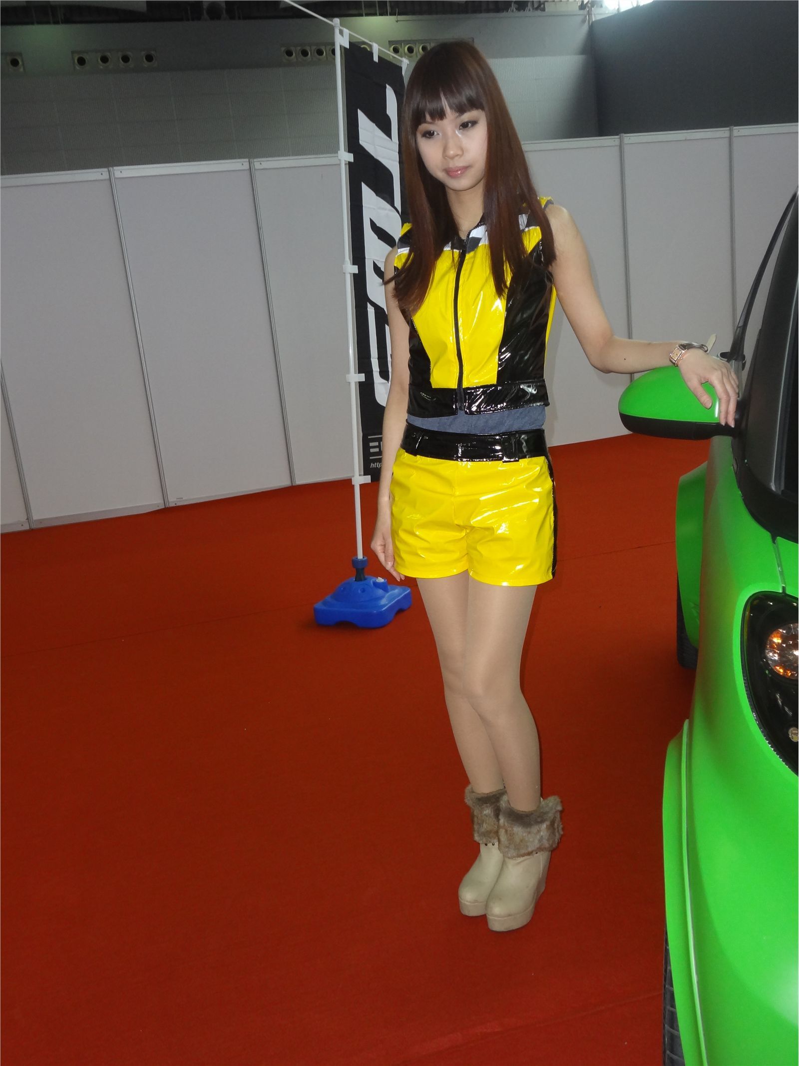 NO222012广州改装车展车模　国产性感美女模特