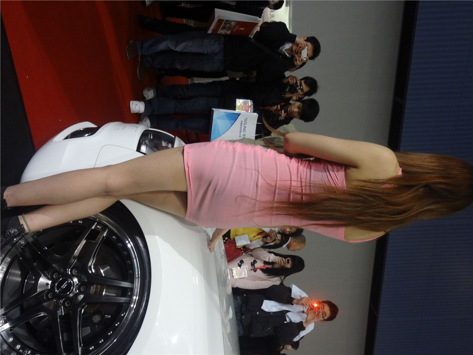 2012广州改装车展车模　国产模特制服诱惑