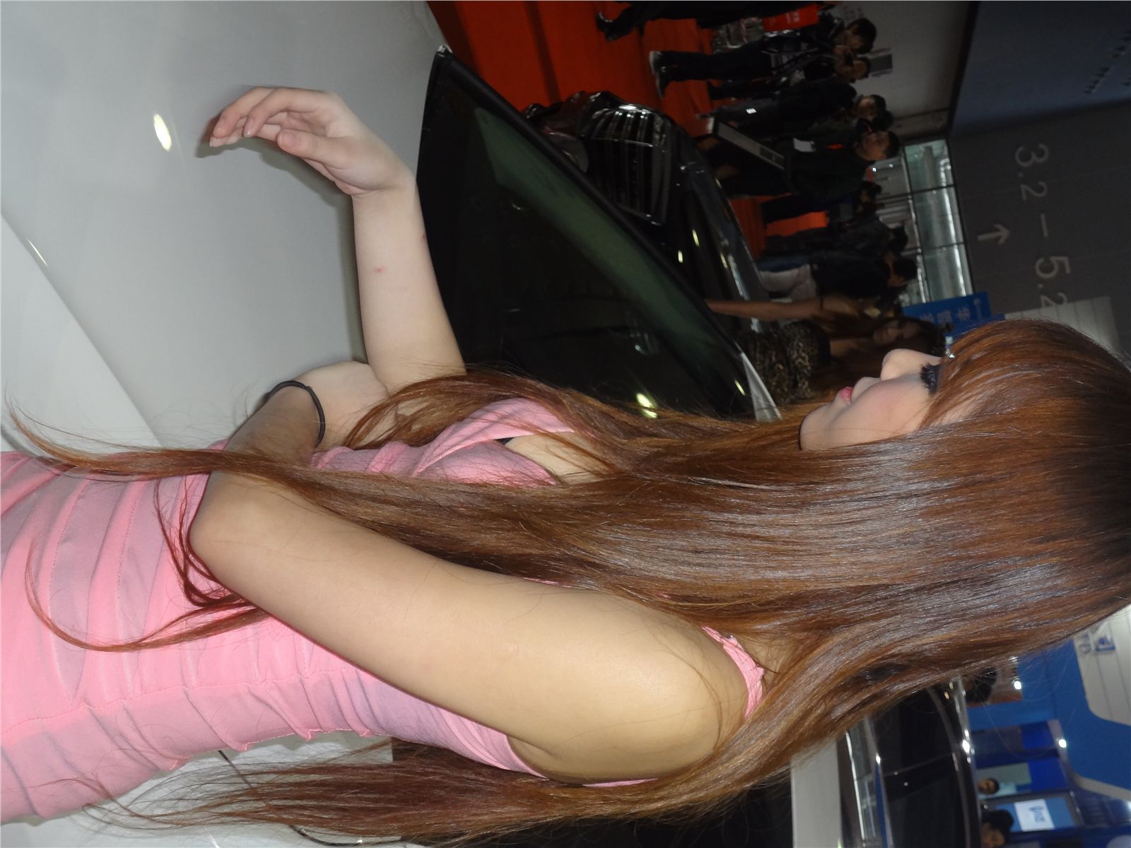 2012广州改装车展车模　国产模特制服诱惑