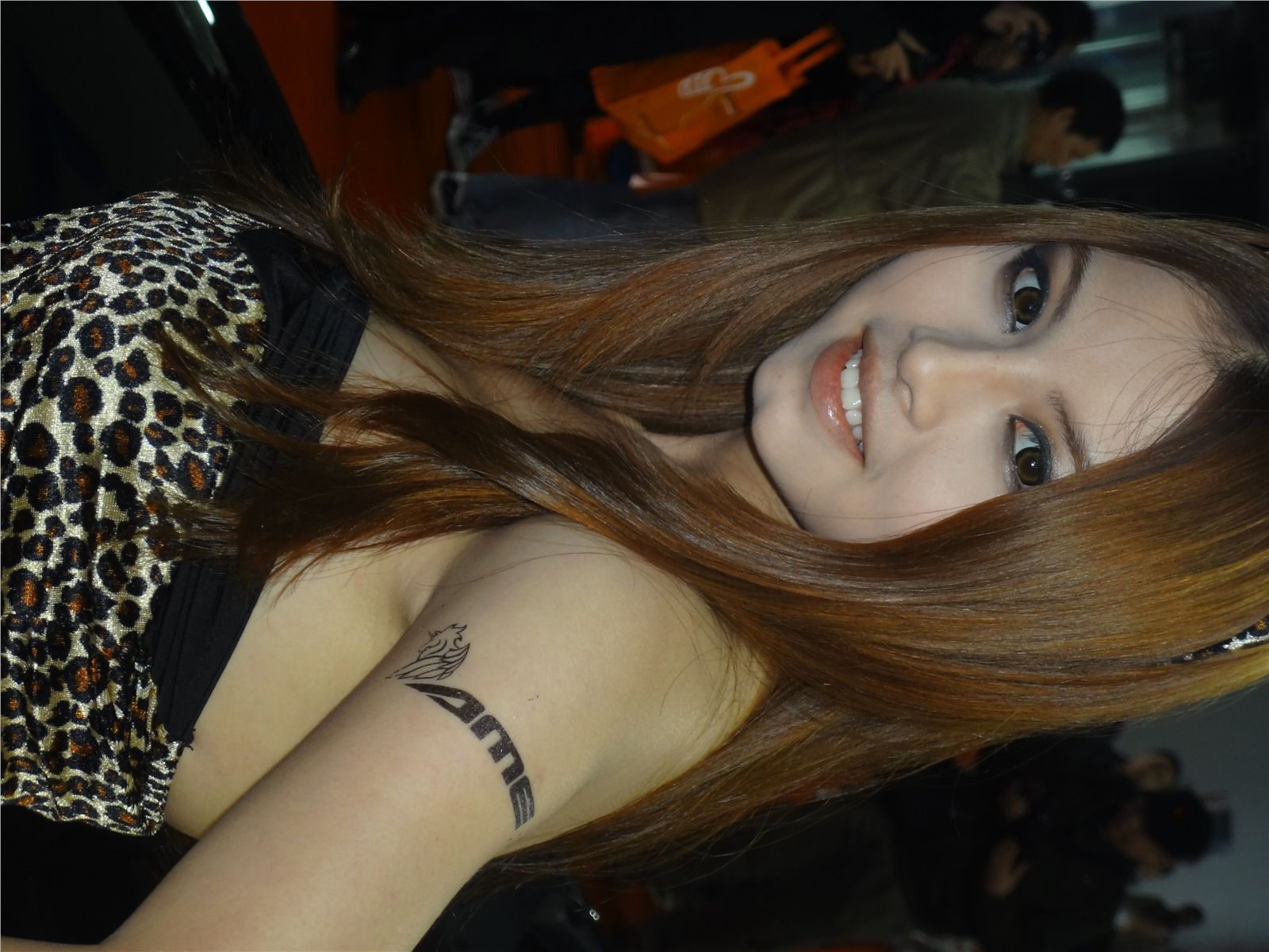 2012广州改装车展车模　国产模特制服诱惑