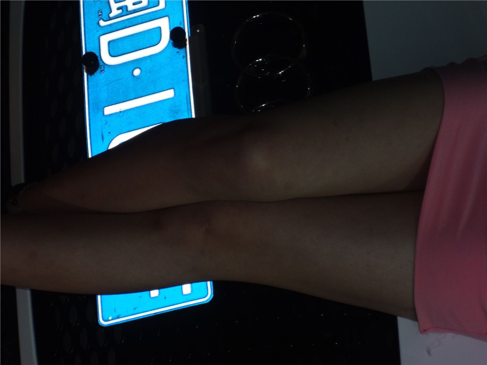 2012广州改装车展车模　国产模特制服诱惑