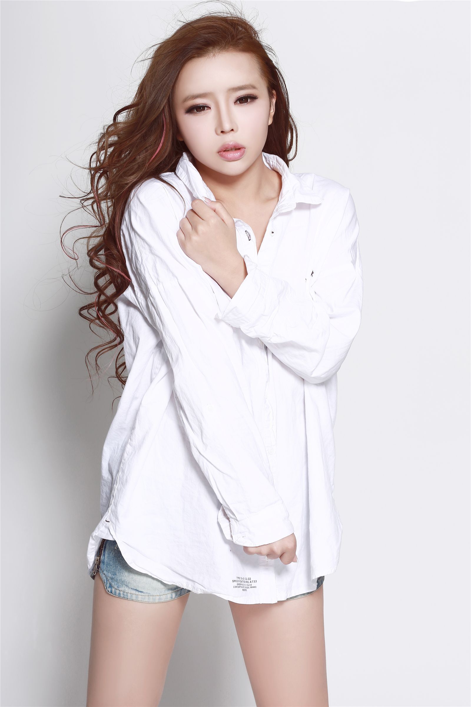 裴紫绮 最新2013《白色诱惑》写真高清大图  白色礼服