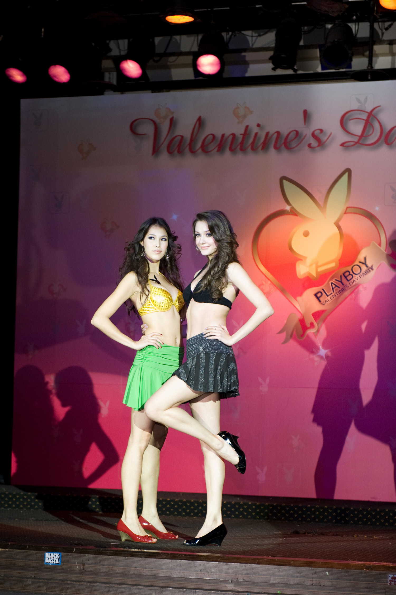 PlayBoy模特展秀时装箱包 国产美腿模特套图