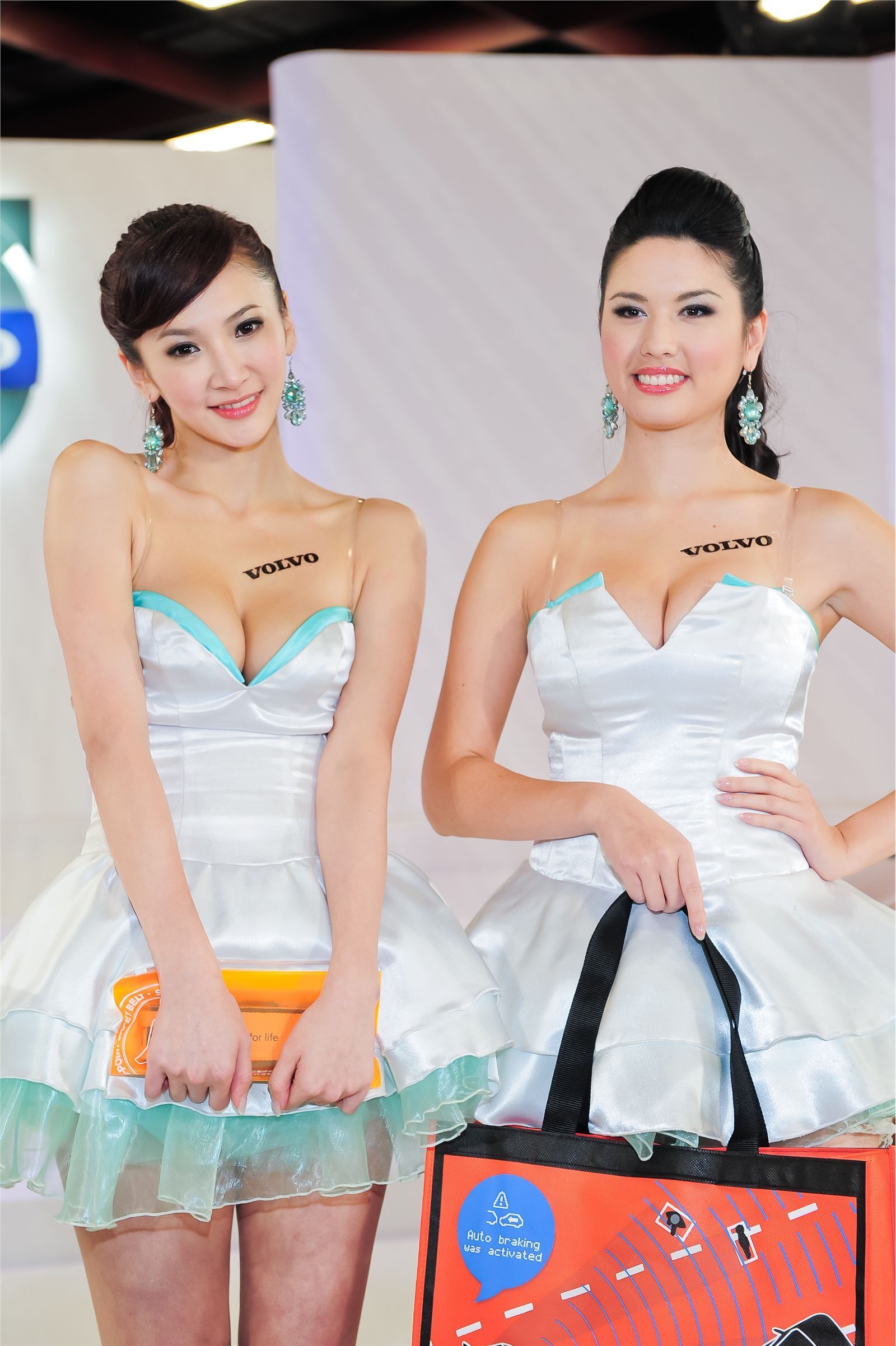 车模　车展上的极品Volvo车模高清大图 性感模特美女套图