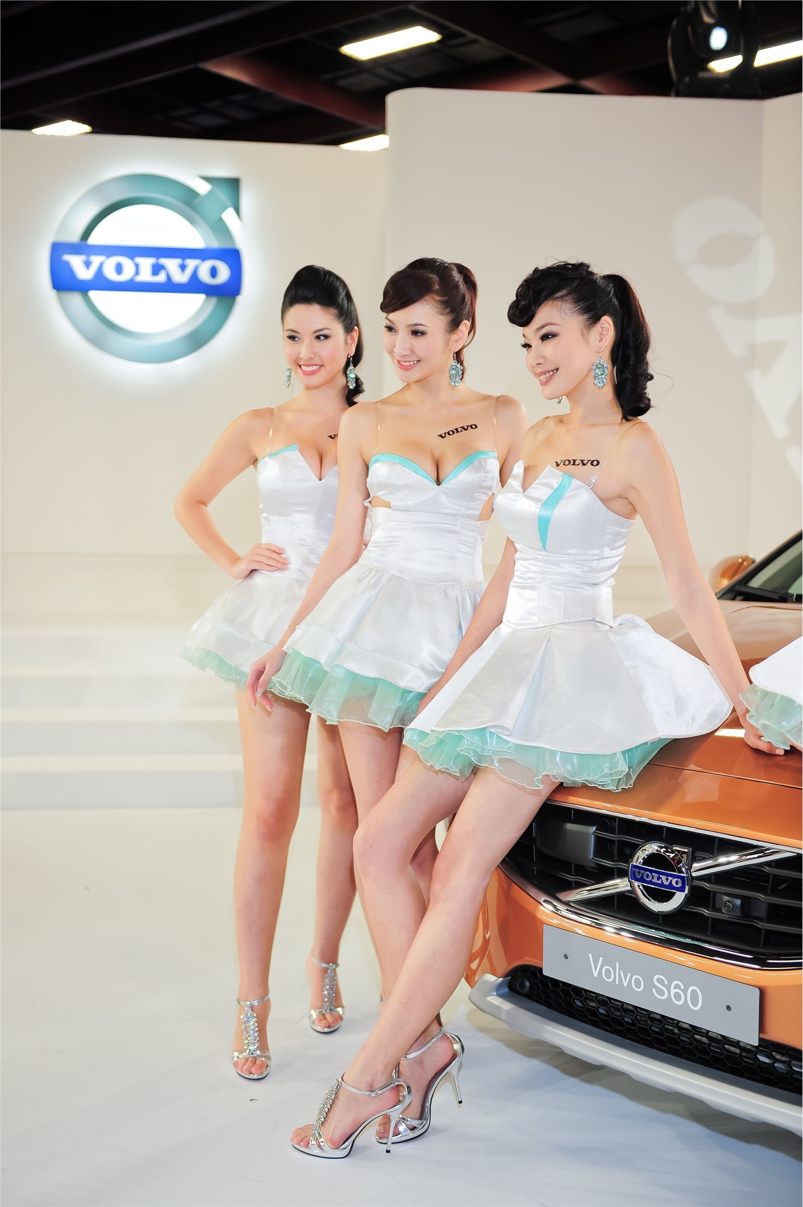 车模　车展上的极品Volvo车模高清大图 性感模特美女套图