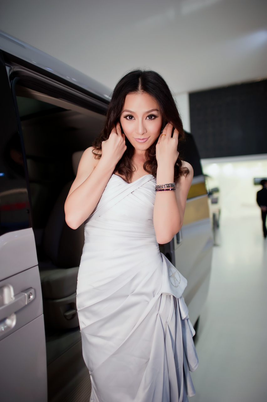 广州国际汽车展 展台系列之机车美人蓝色之诱