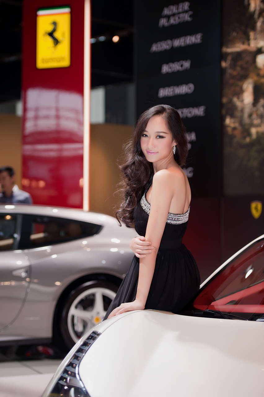 广州国际汽车展 展台系列之机车美人蓝色之诱