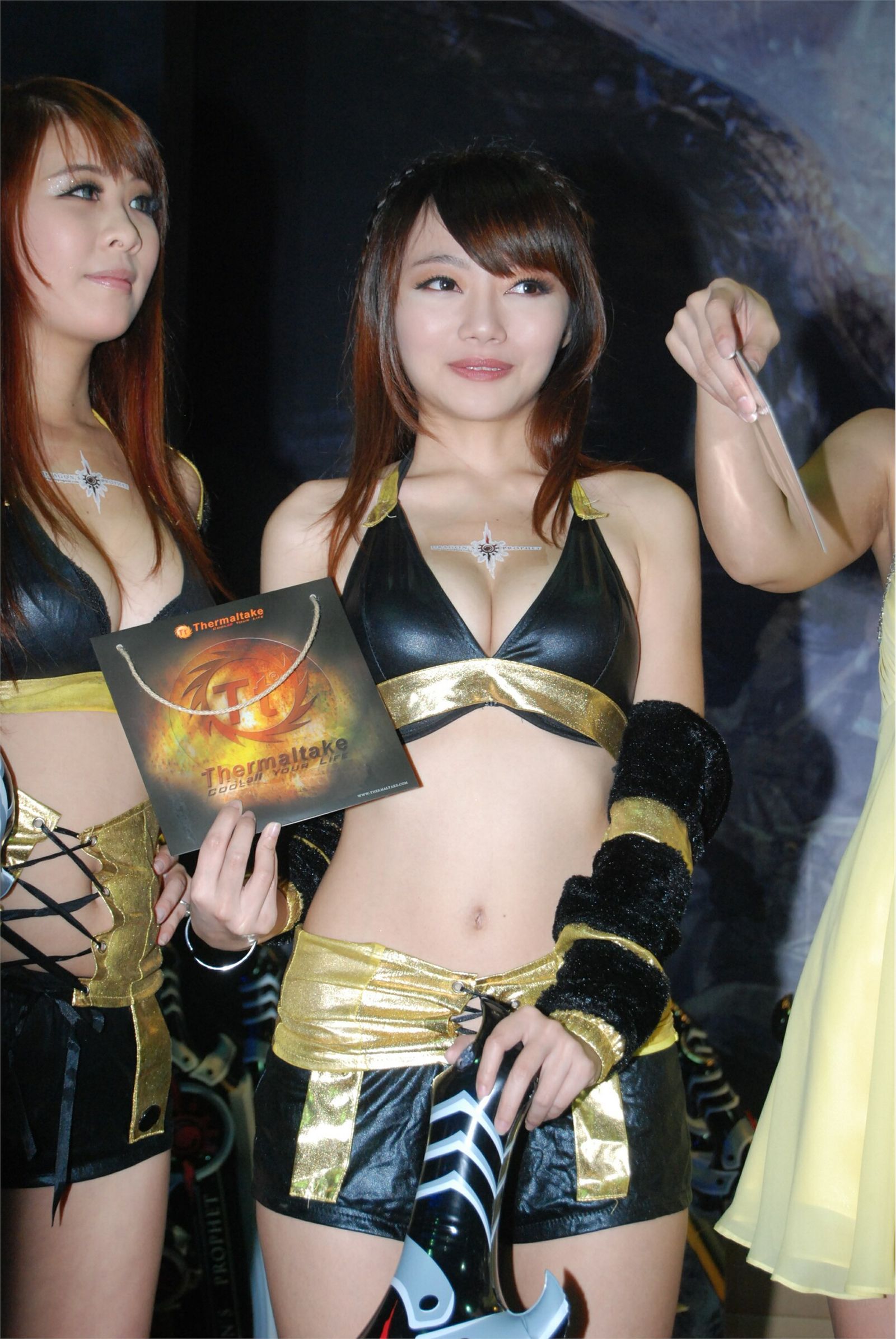 爆乳性感美女私房写真之呢喃娇妻性挑逗