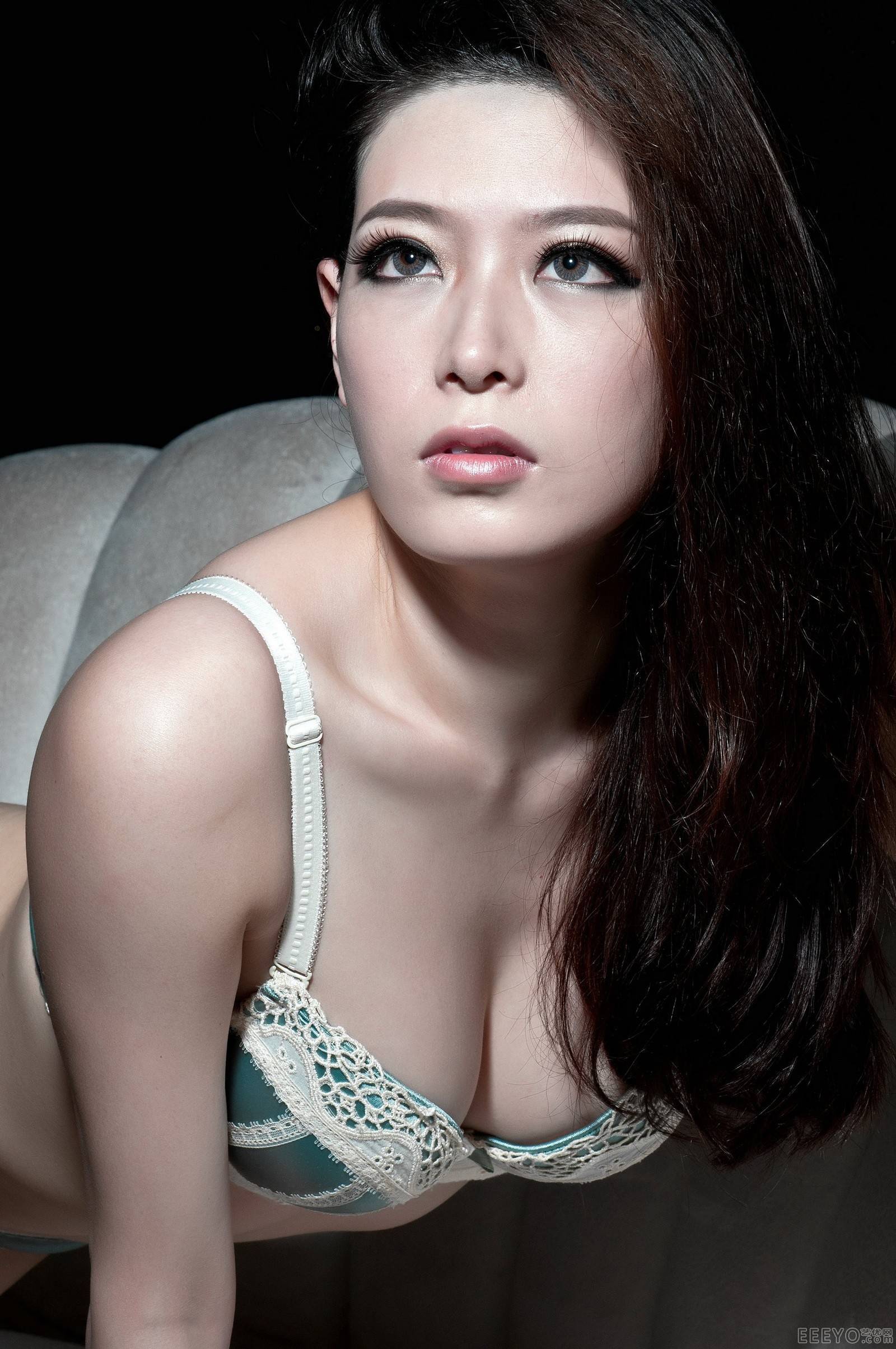 国模蕾丝内衣性感熟女风情娇胸俏臀  高清内衣私房写真D奶