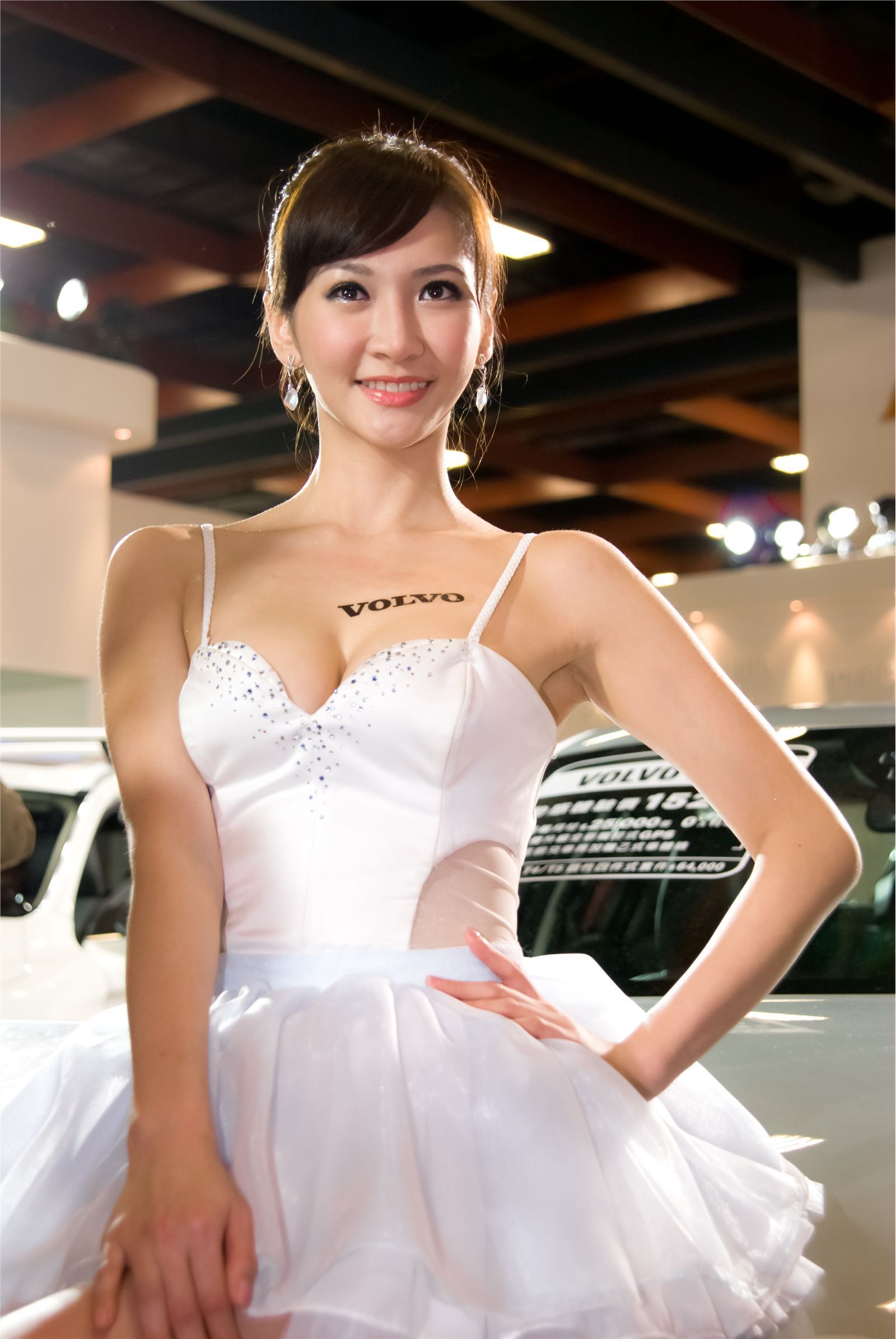 2012台北新车展 Mia魏靖軒“乳”此诱惑 高清大图