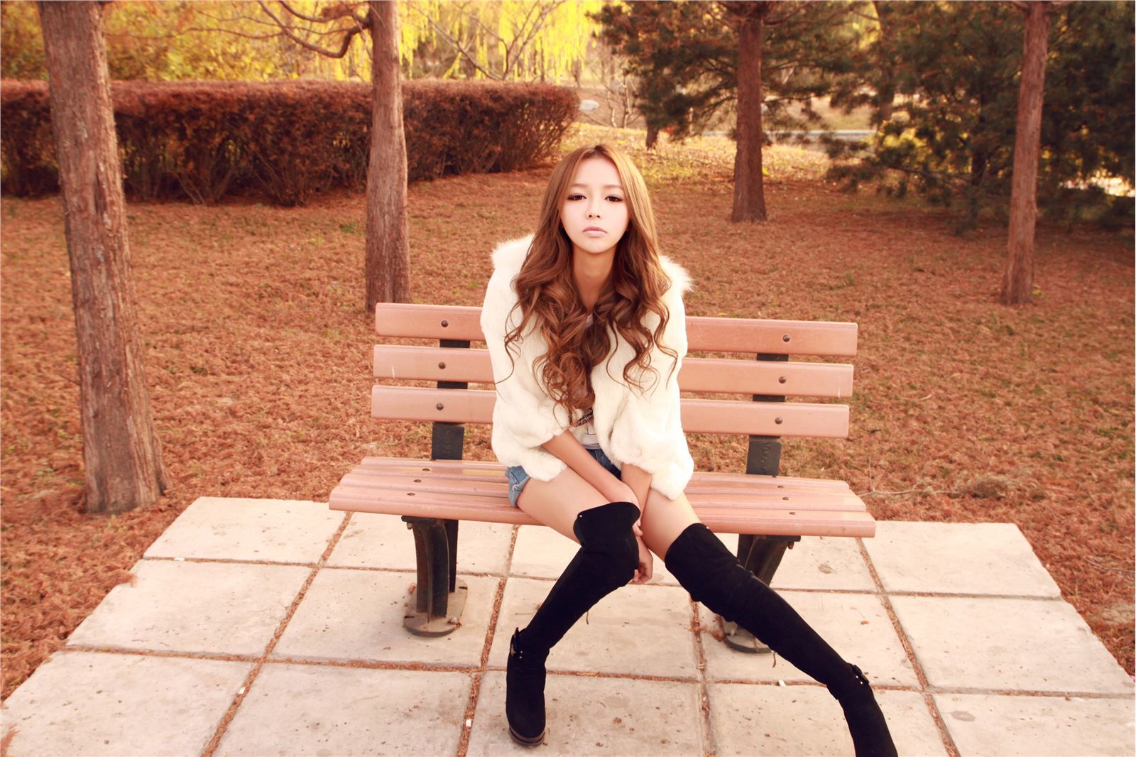 90后大眼美女 裴紫绮11月初冬写真