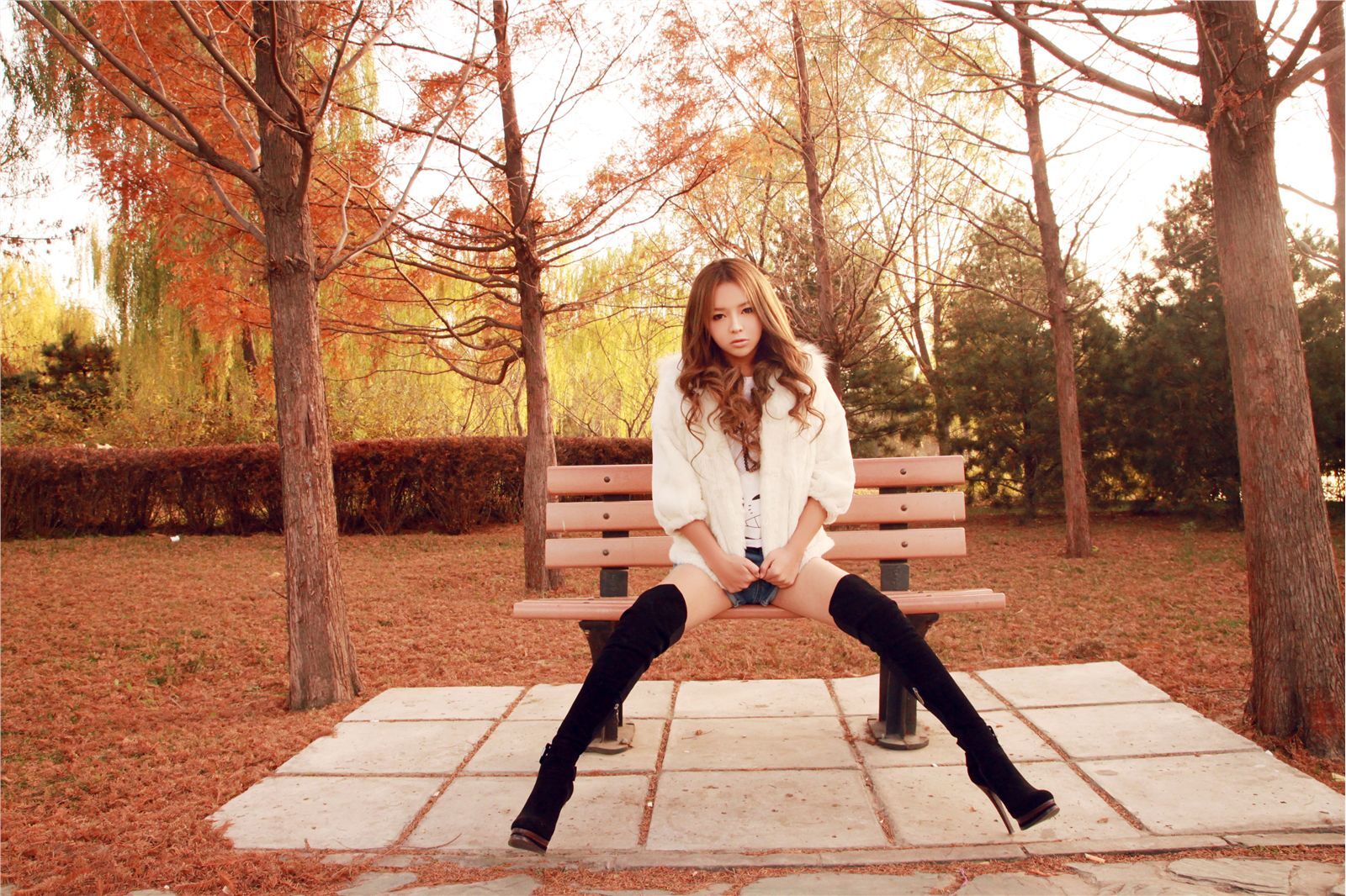 90后大眼美女 裴紫绮11月初冬写真