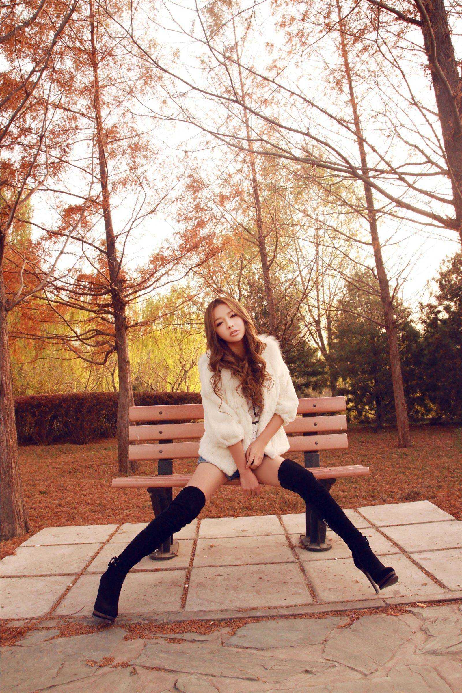 90后大眼美女 裴紫绮11月初冬写真