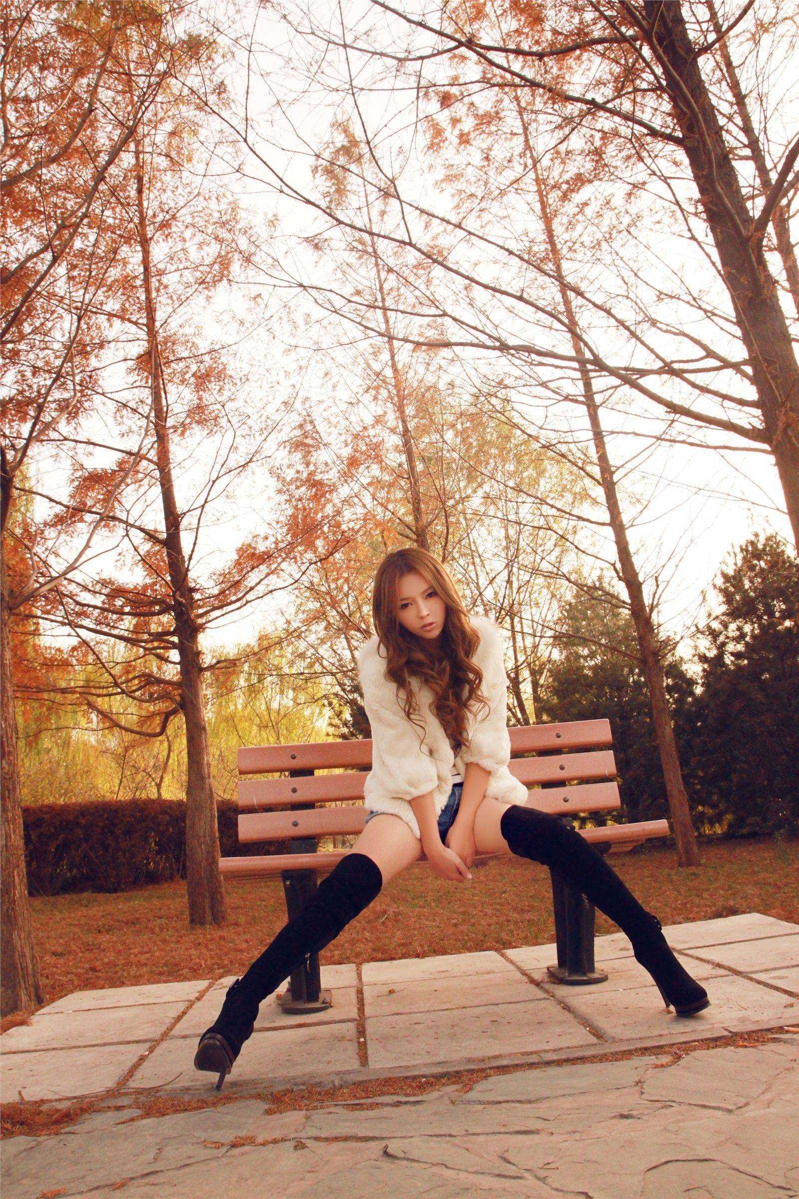 90后大眼美女 裴紫绮11月初冬写真