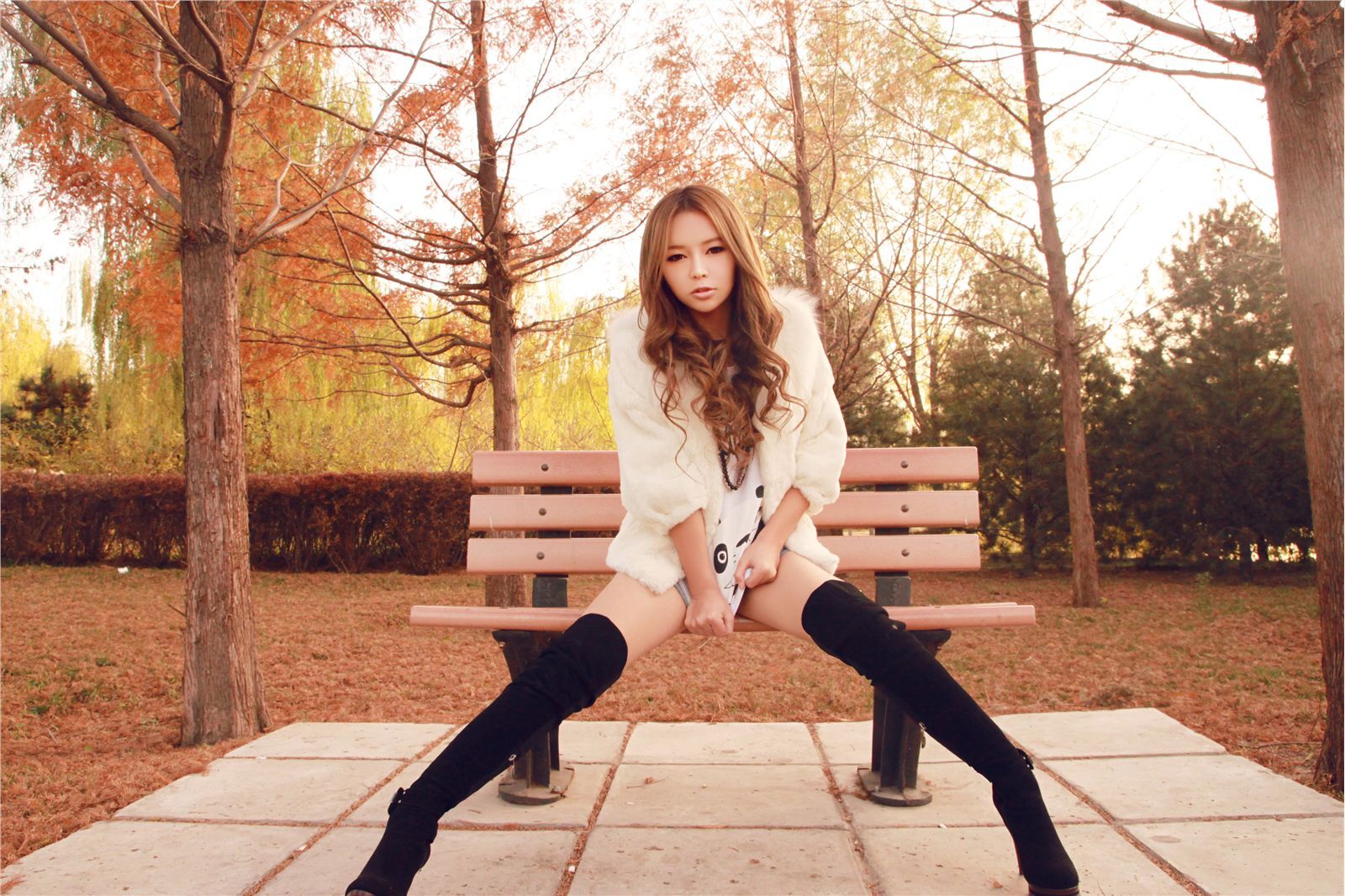 90后大眼美女 裴紫绮11月初冬写真