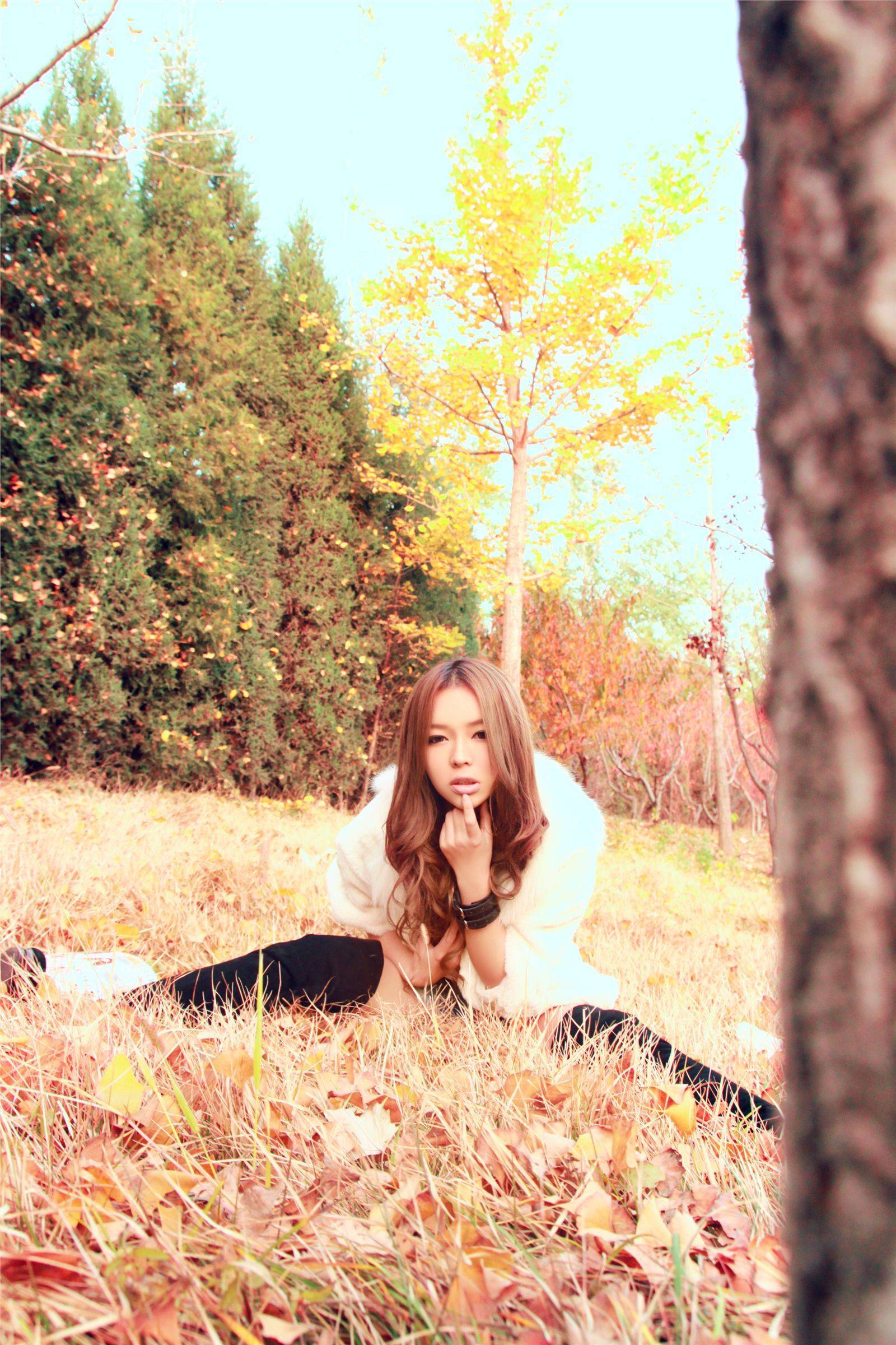 90后大眼美女 裴紫绮11月初冬写真