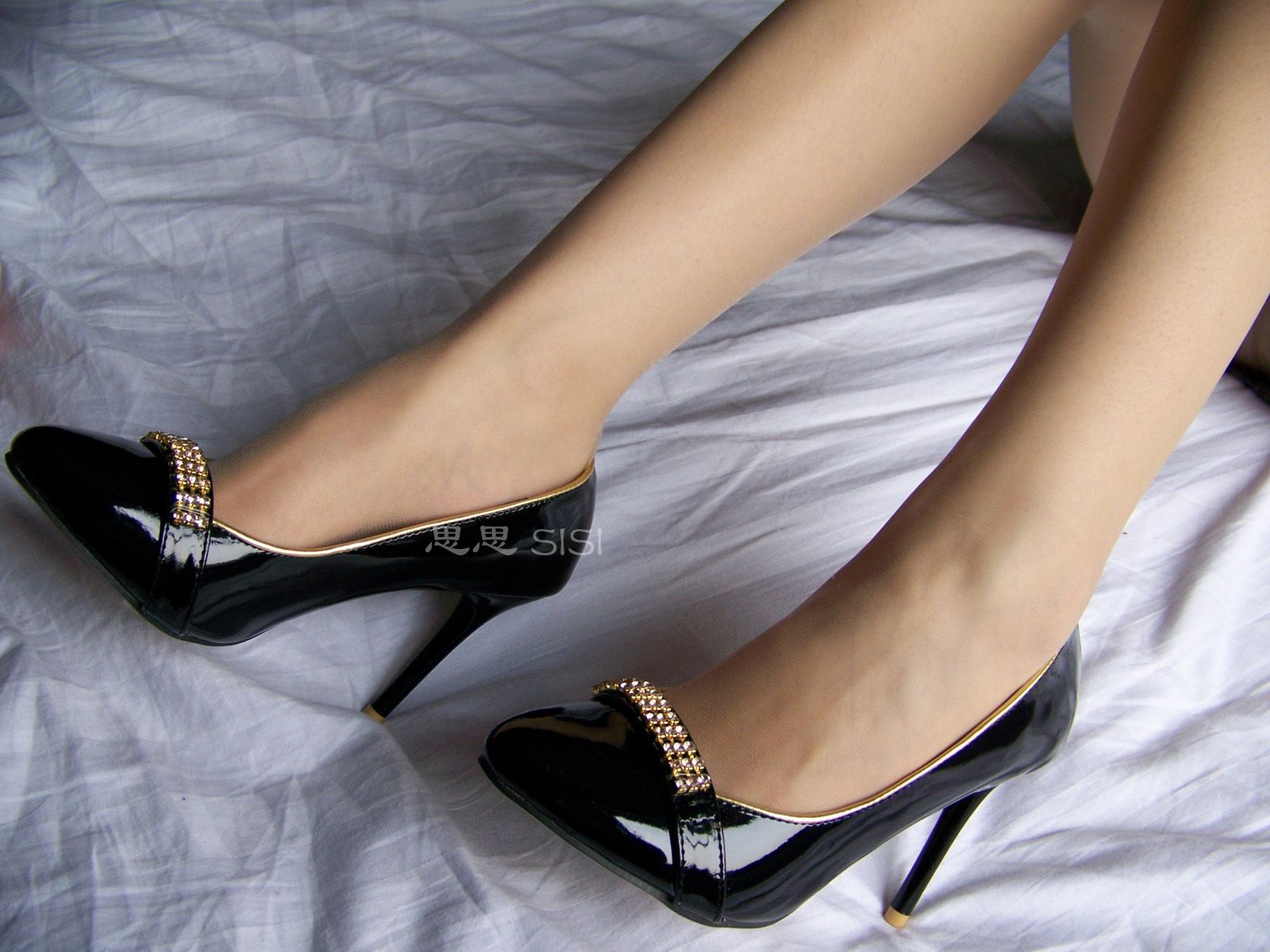柔媚思思居家秀 超薄透明肉丝、漆皮黑高 丝袜美足诱惑套图
