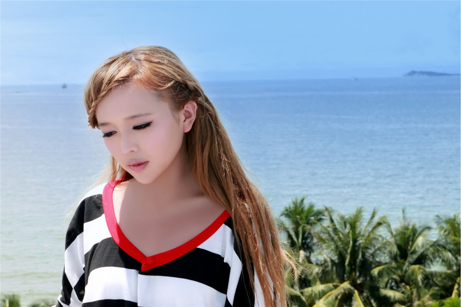 90后性感萌女裴紫绮 三亚诱惑写真 高清大图