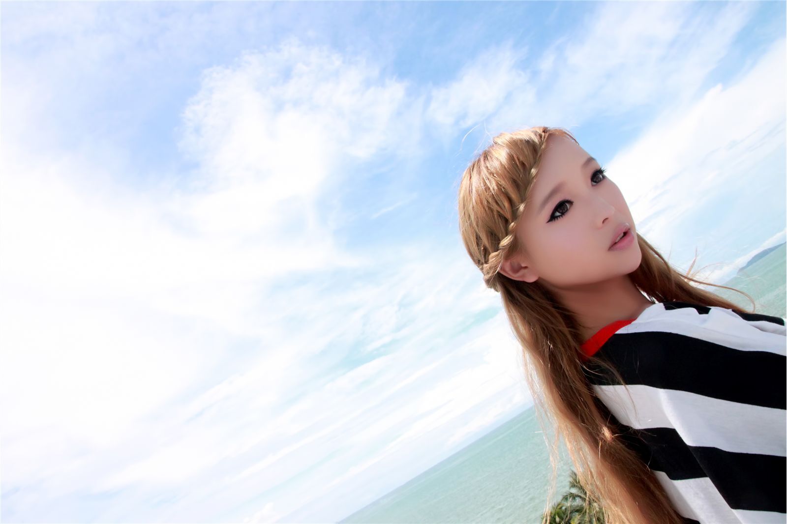 90后性感萌女裴紫绮 三亚诱惑写真 高清大图