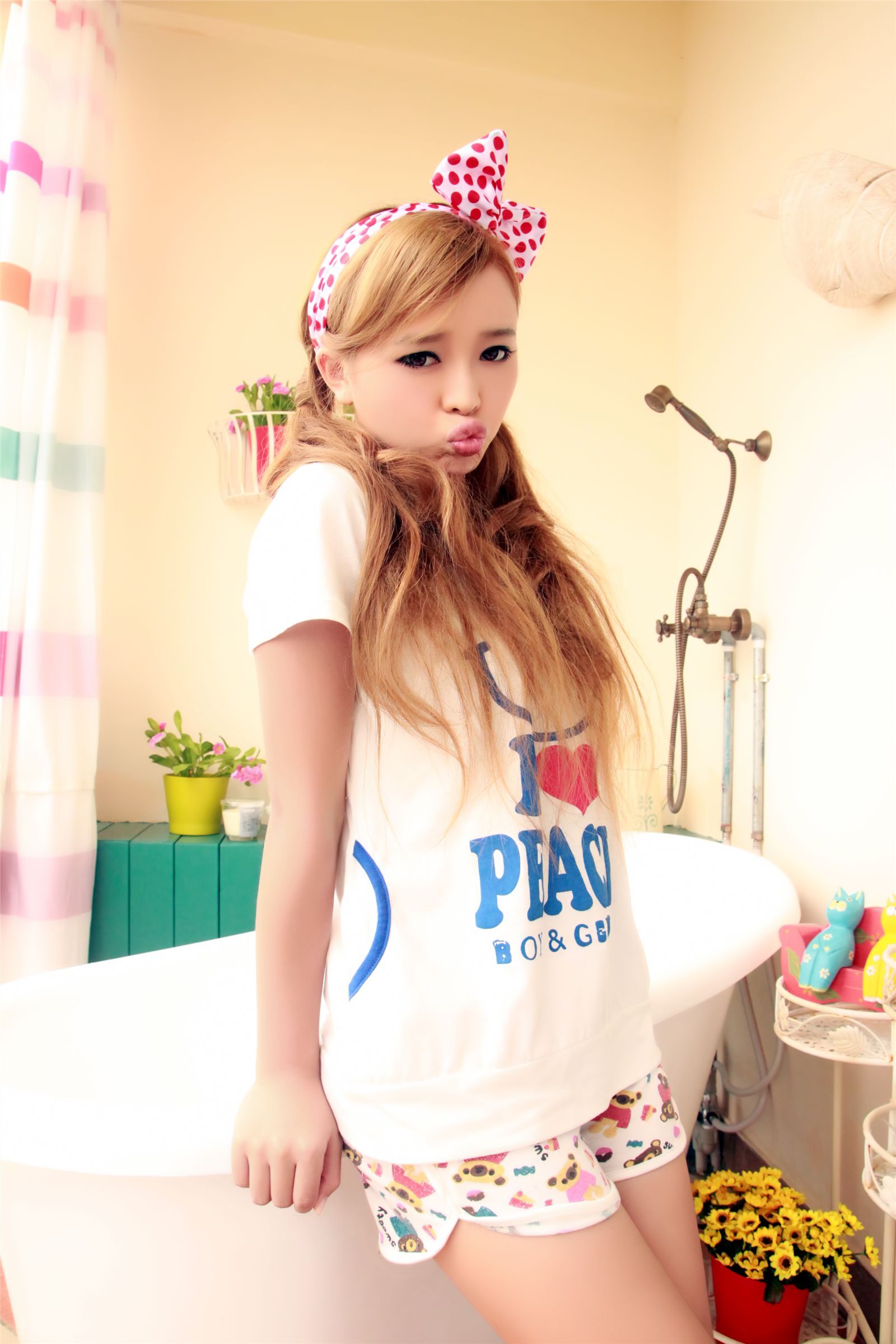 90后性感萌女裴紫绮 三亚诱惑写真 高清大图