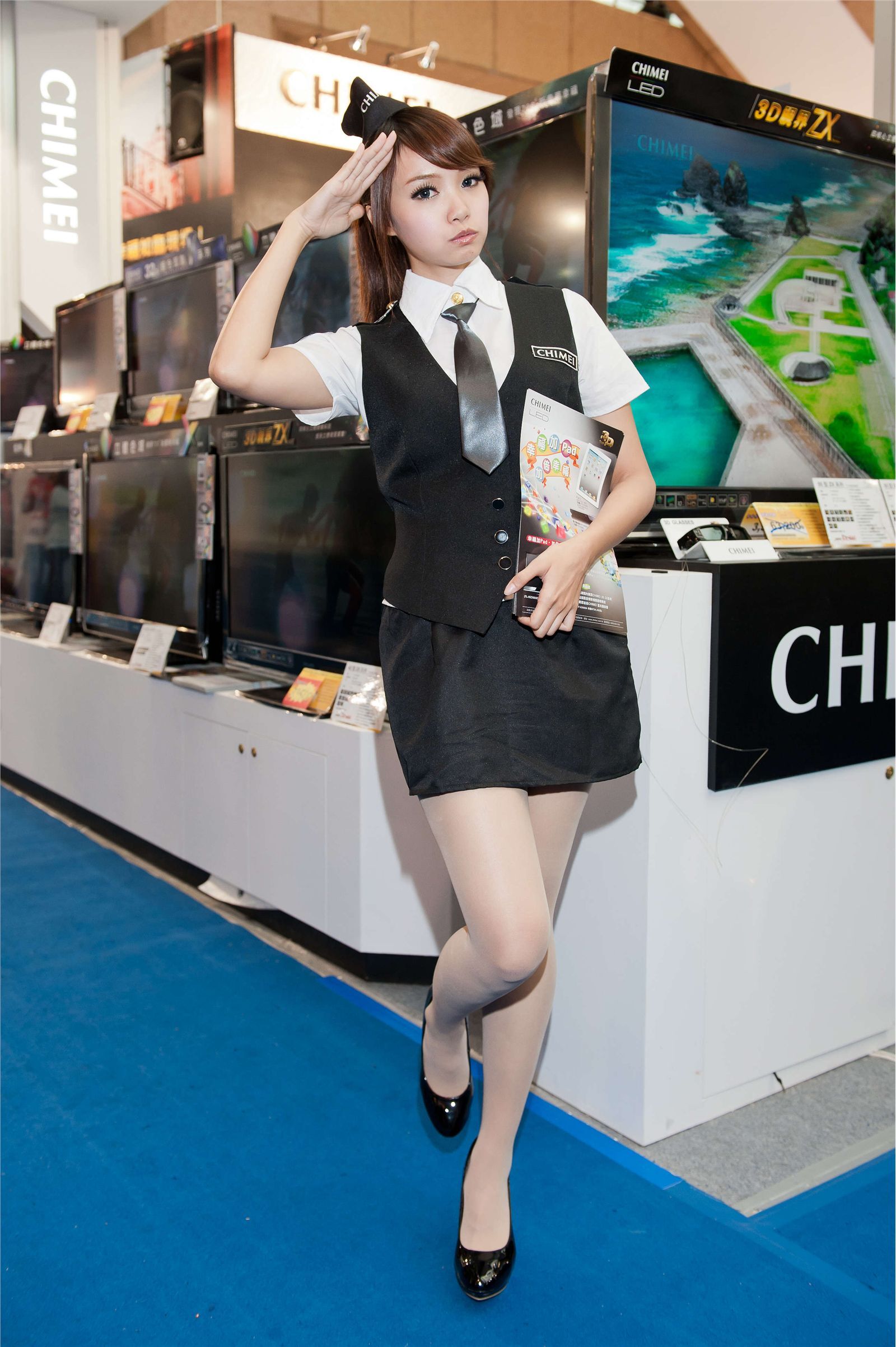 台北资讯月原版图 美腿丝袜篇2011 美女模特性感图片