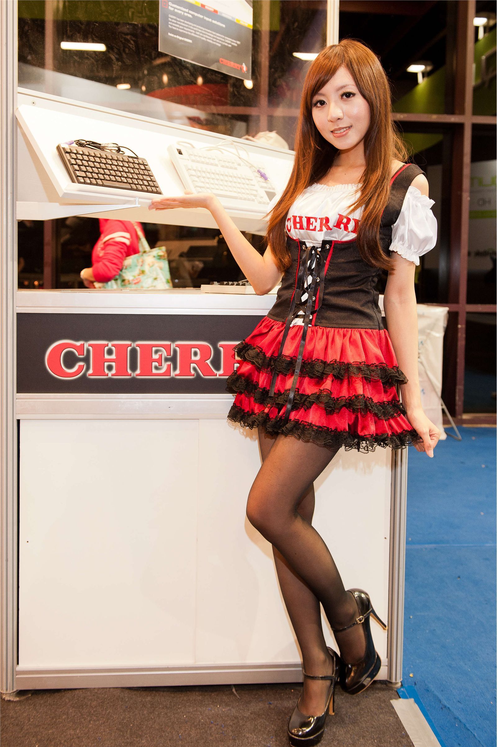 台北资讯月原版图 美腿丝袜篇2011 美女模特性感图片