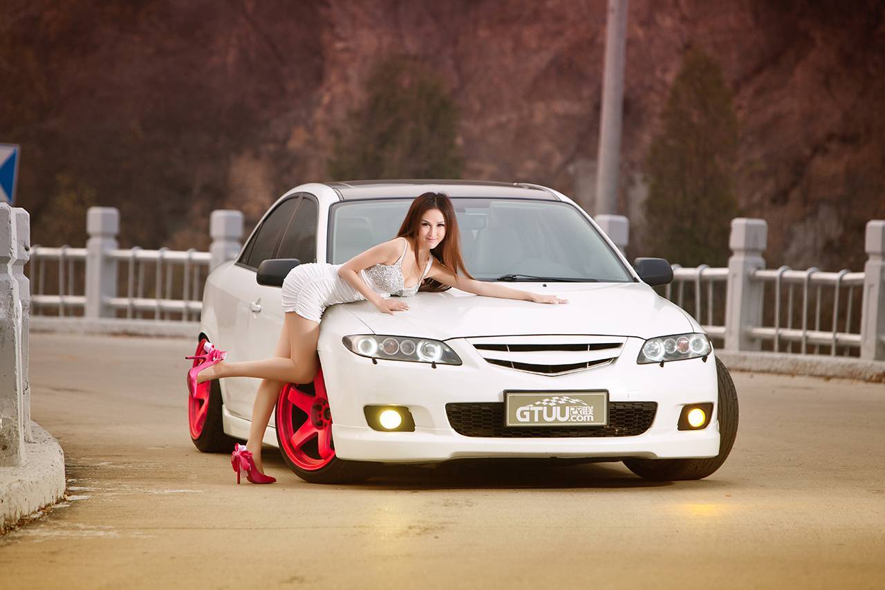 高清美女公主车展 白马王子俘获甜蜜公主芳心