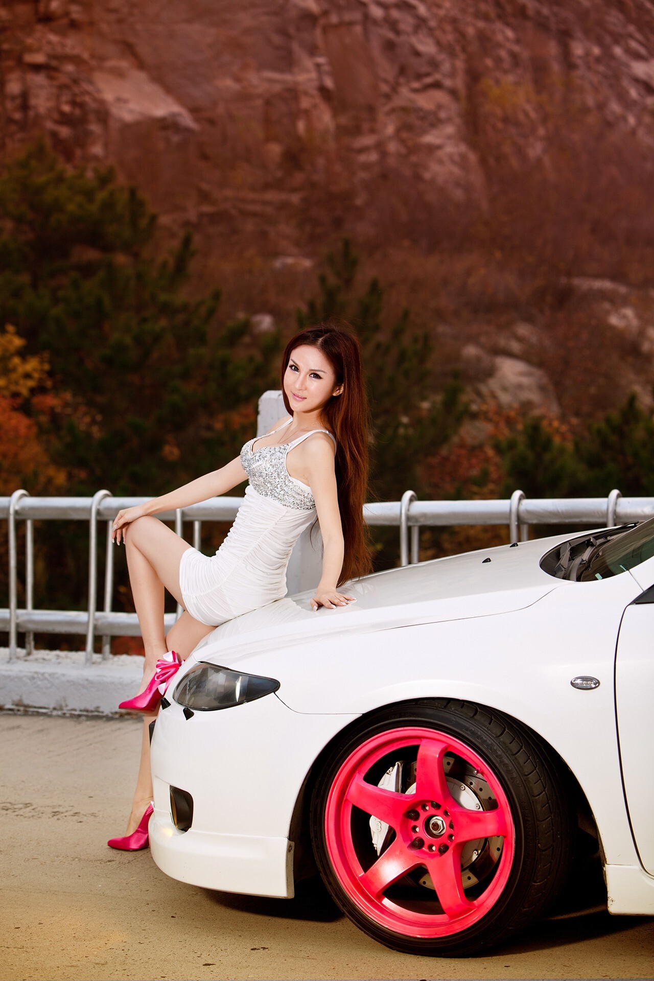 高清美女公主车展 白马王子俘获甜蜜公主芳心