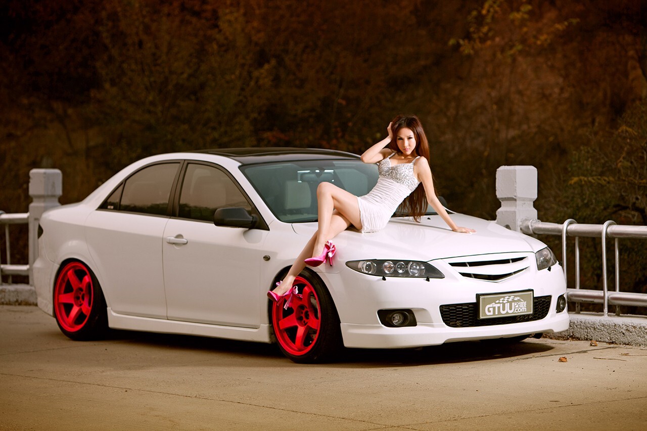 高清美女公主车展 白马王子俘获甜蜜公主芳心