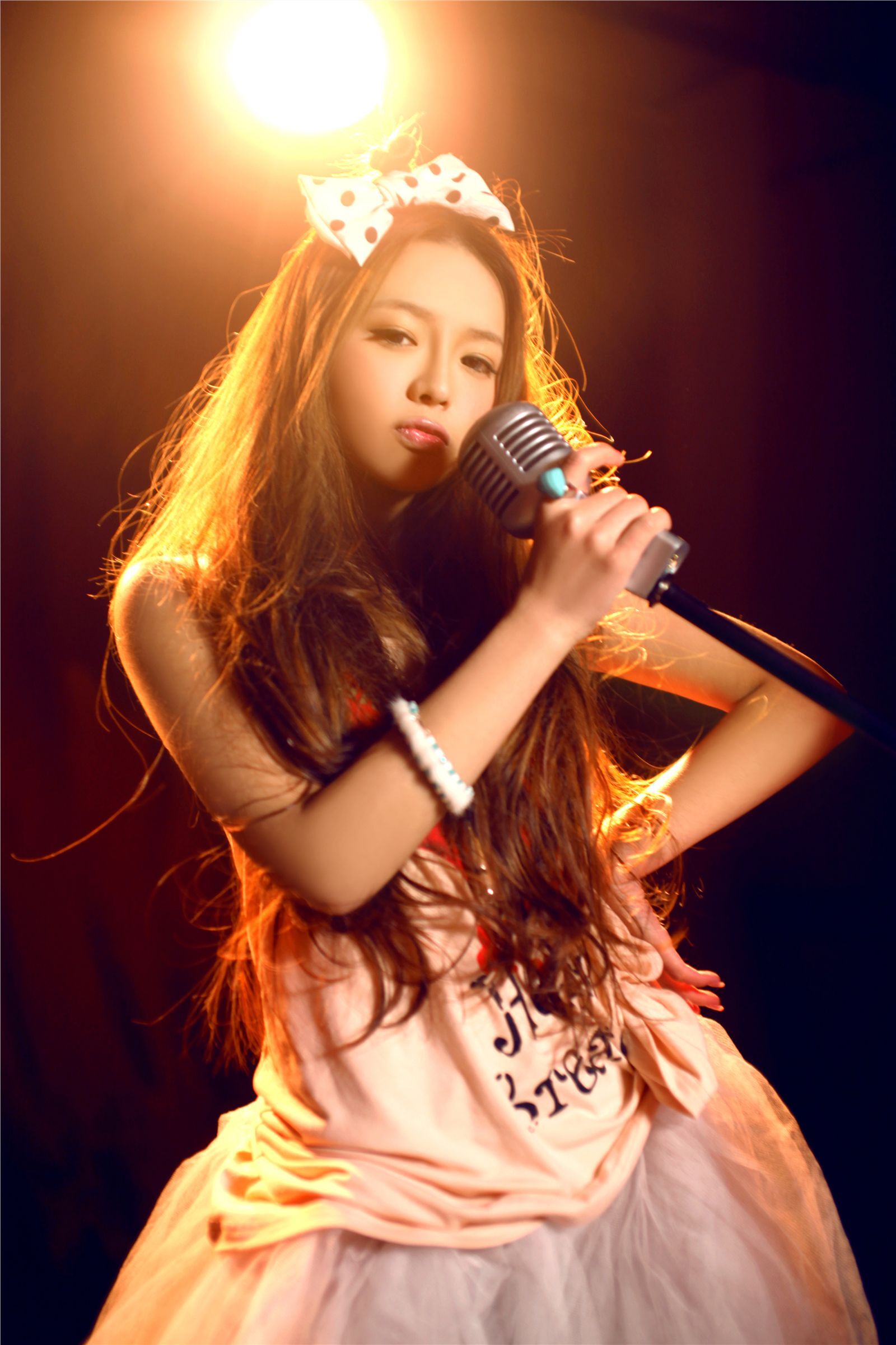 90后氧气女生美女裴紫绮2012最新写真　感性公主舞台风