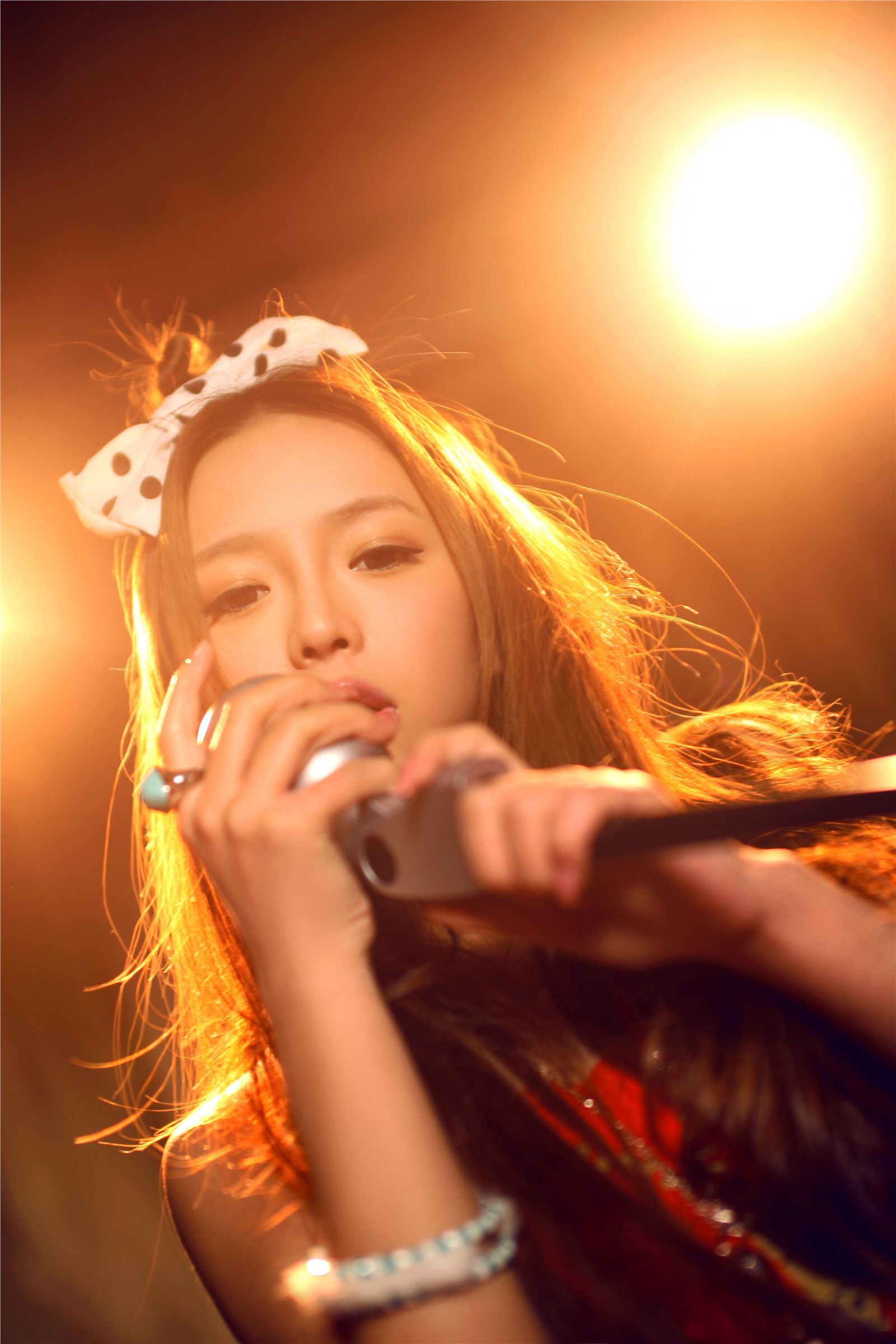 90后氧气女生美女裴紫绮2012最新写真　感性公主舞台风