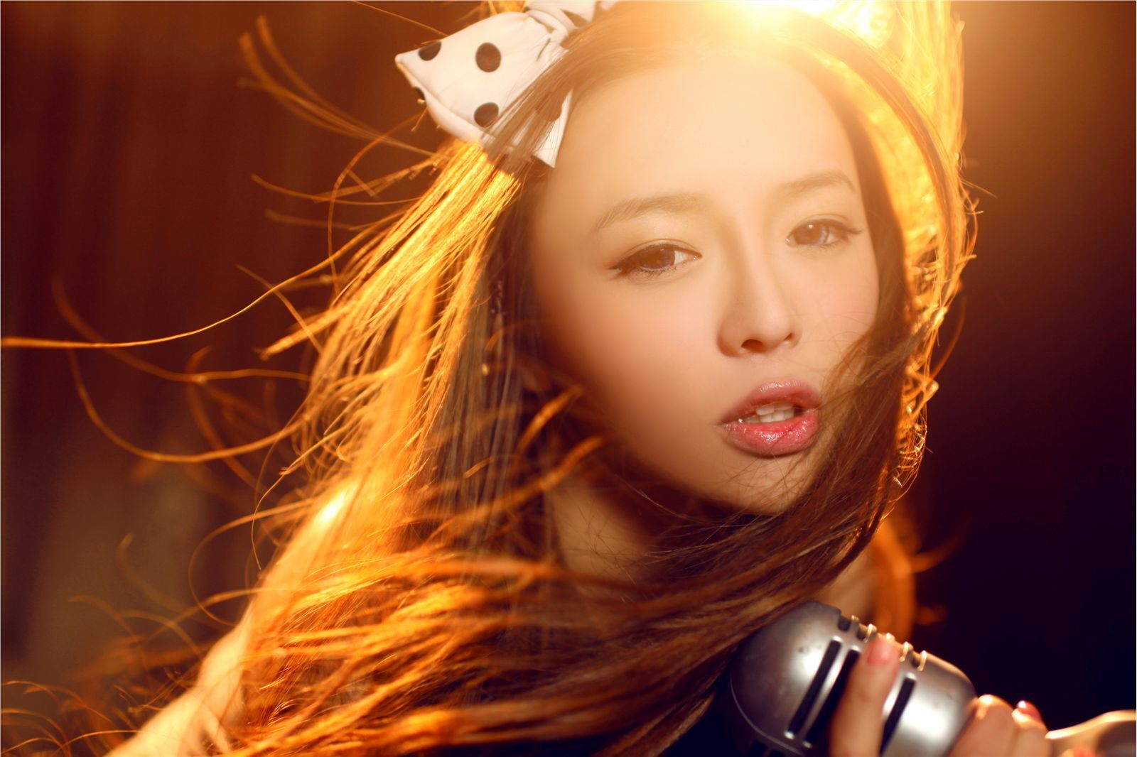 90后氧气女生美女裴紫绮2012最新写真　感性公主舞台风