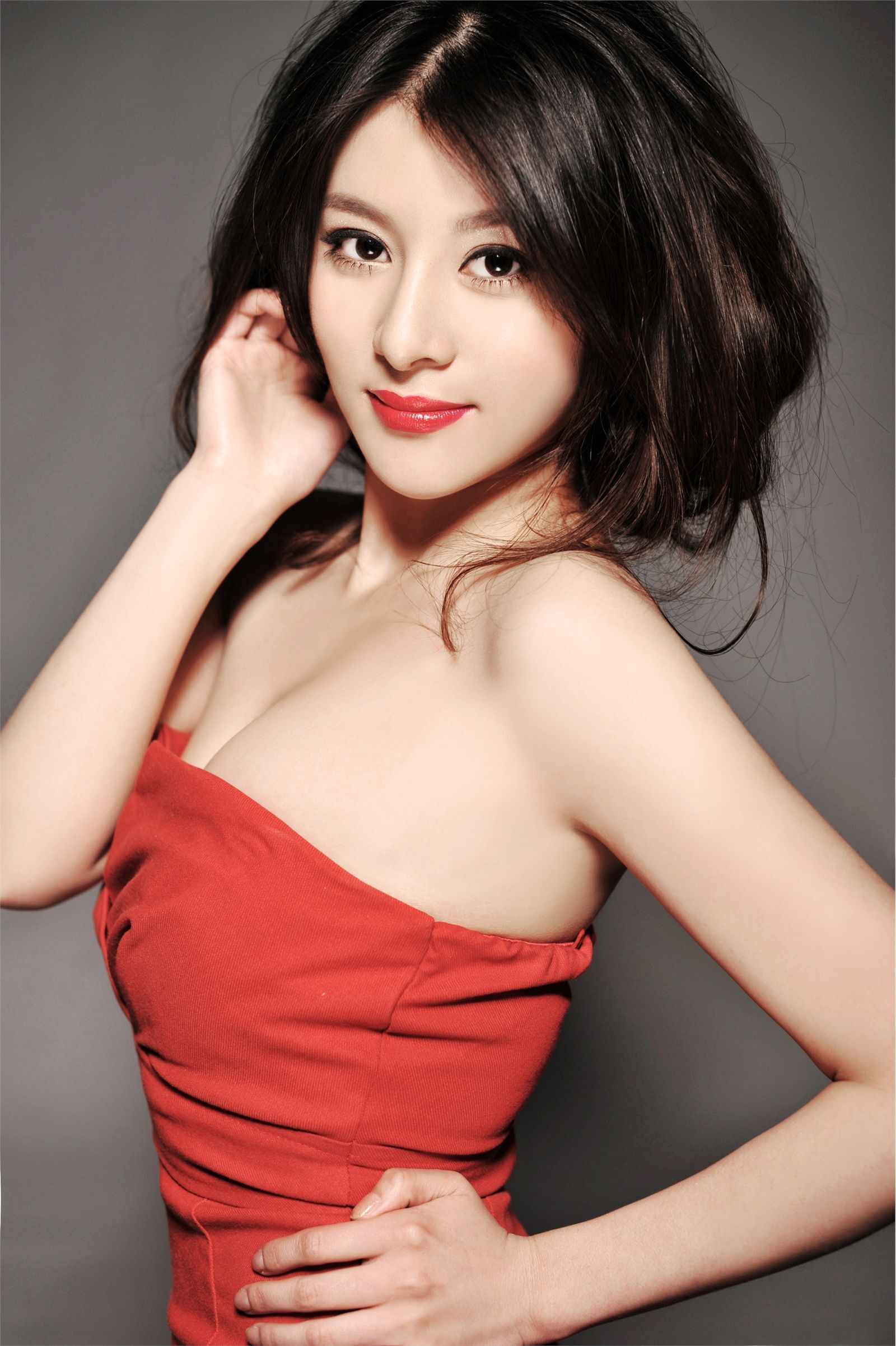 高清美女　张嫣苏青　红与白超高清大图