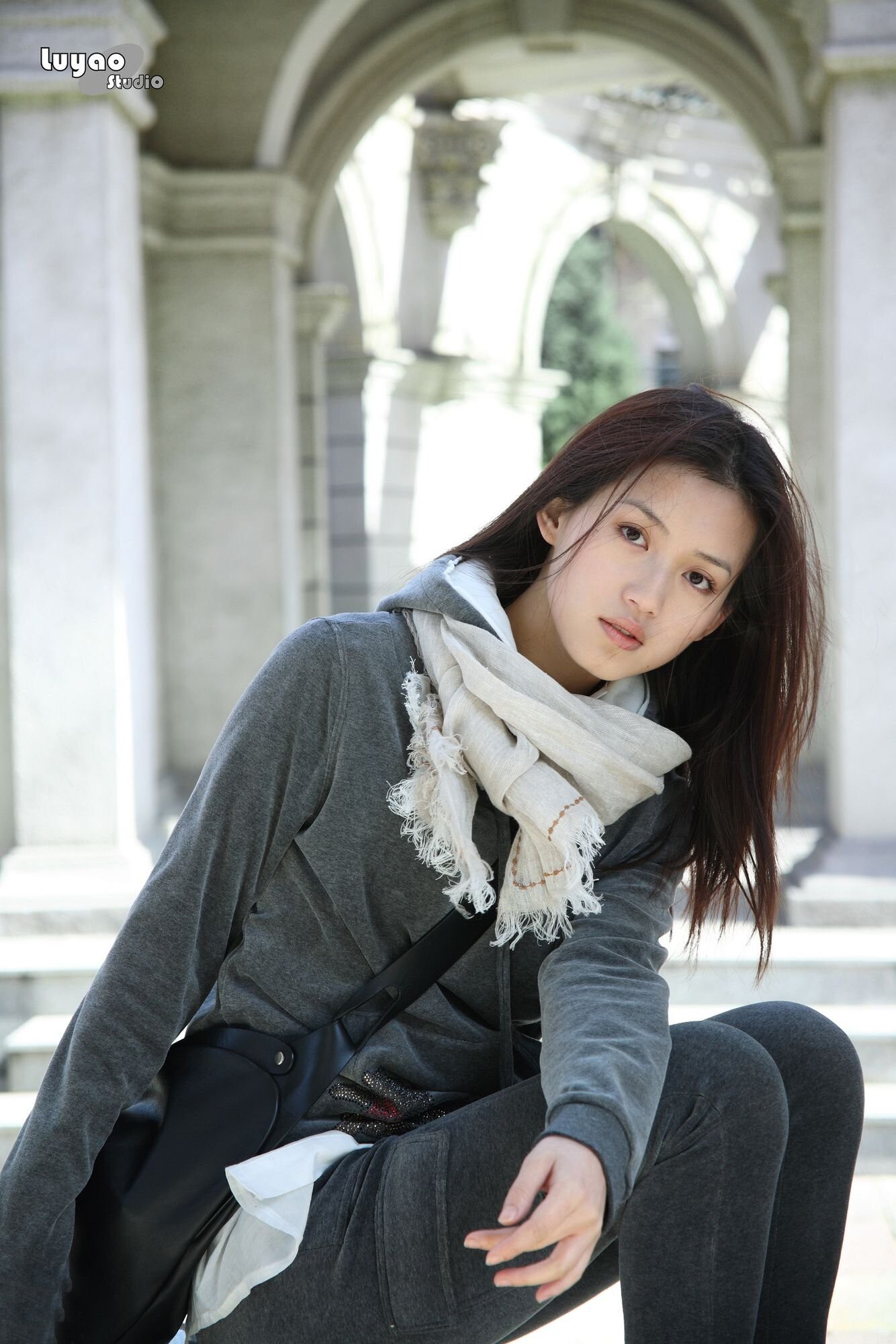 高清美女　张嫣苏青　红与白超高清大图