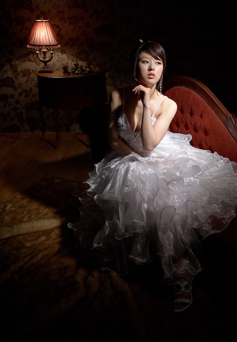 韩国性感美女车模韩美姬