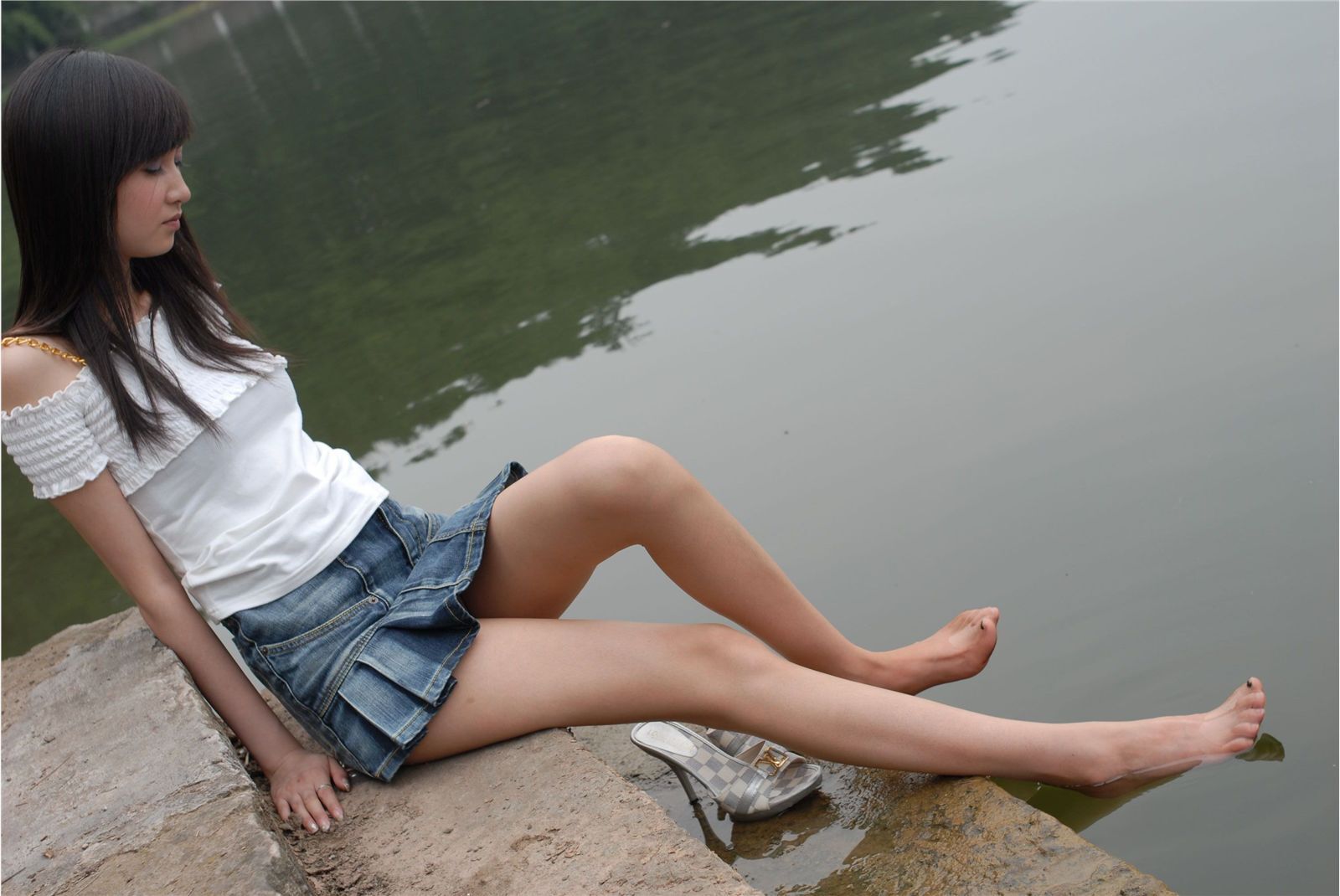 湖边的少女 素颜写真相片