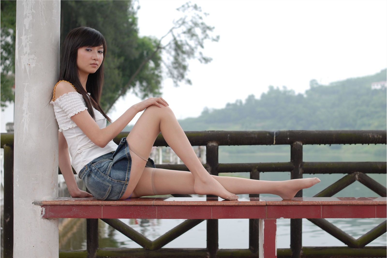 湖边的少女 素颜写真相片