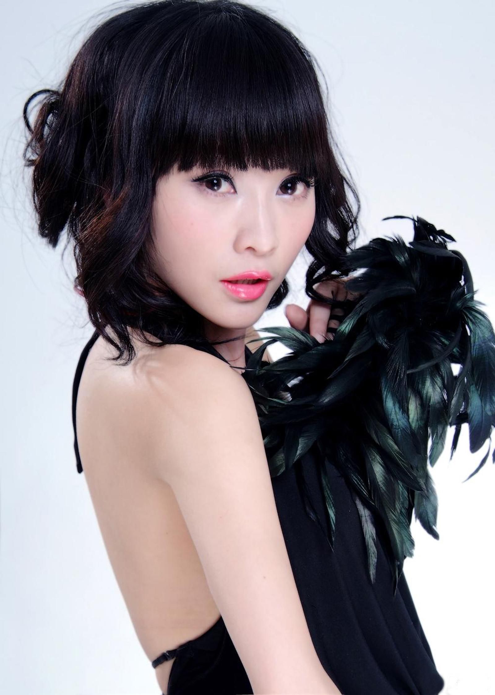 最红人气美女主播模特 柳岩