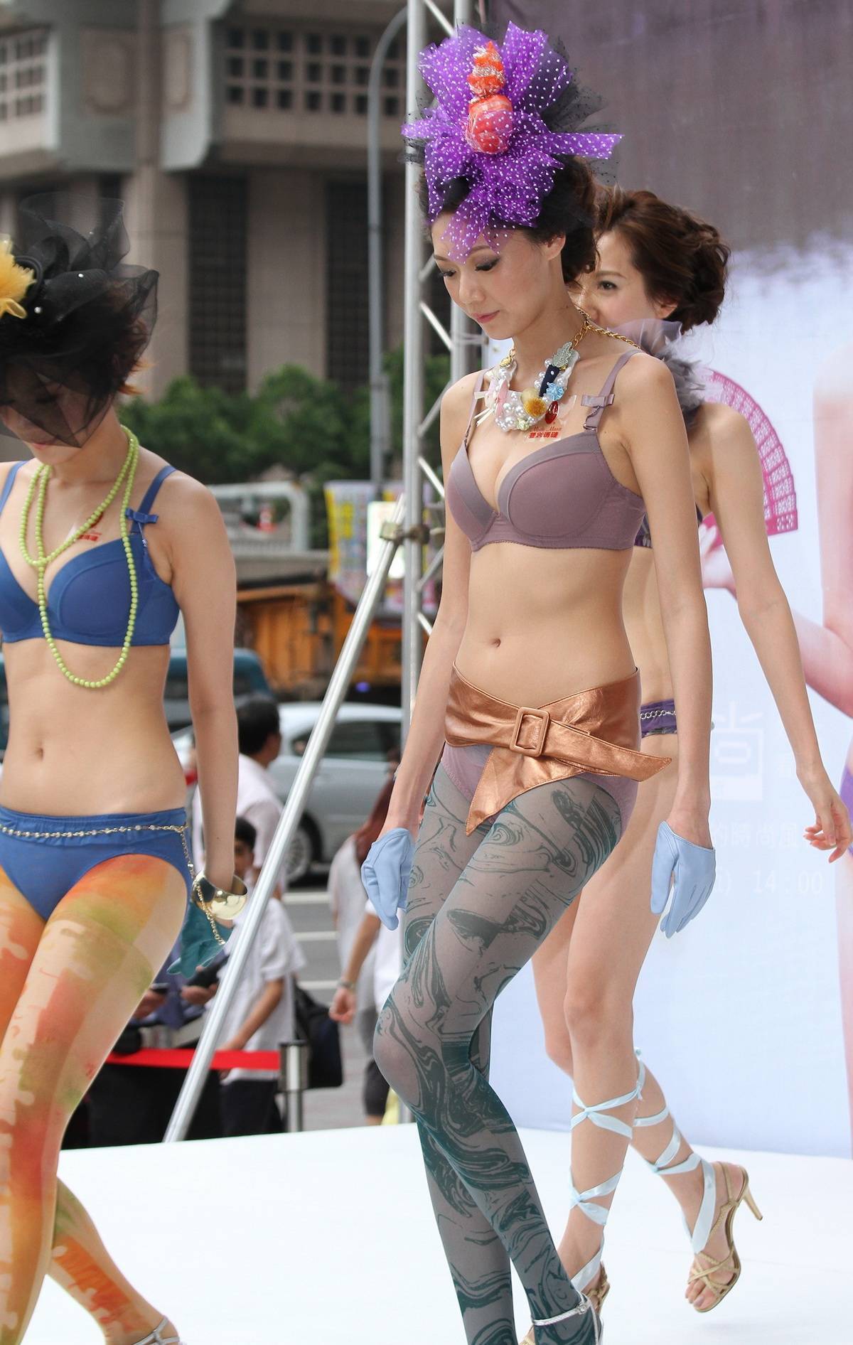 台北新光站前內衣秀 模特套图打包