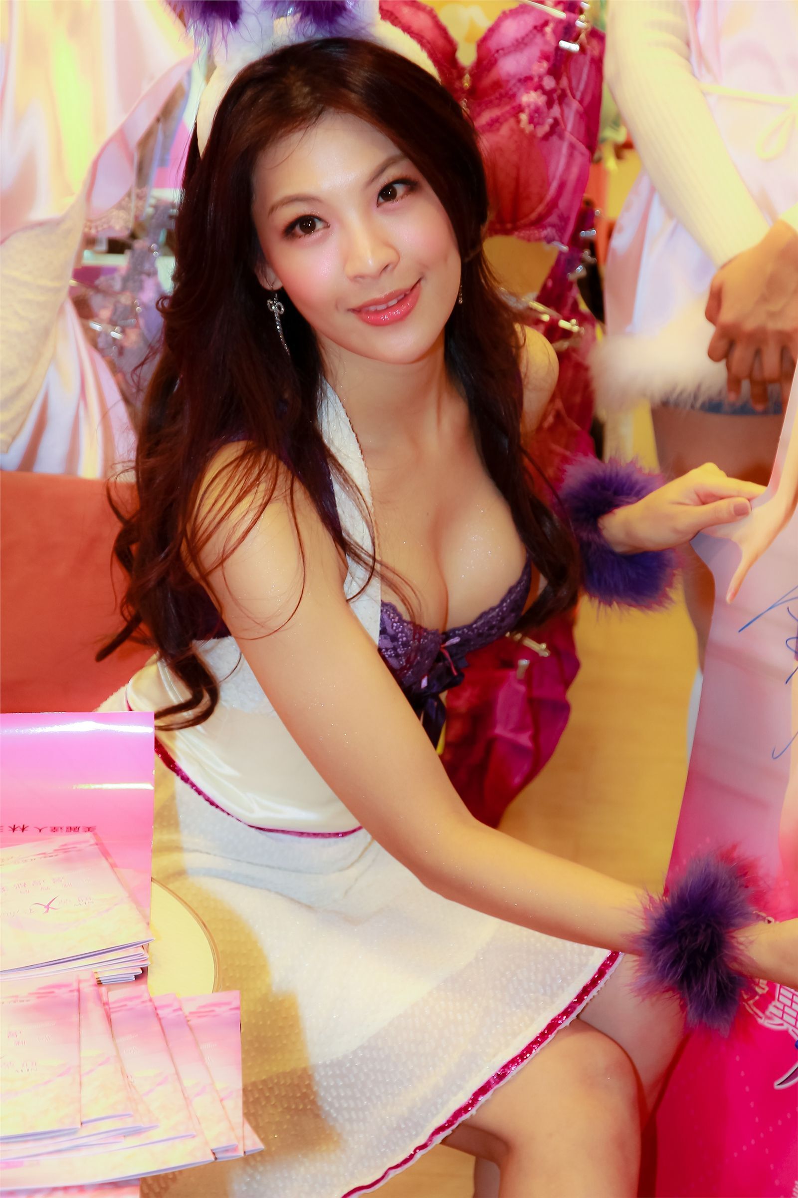 深沟诱惑 时尚狂潮 展场美女