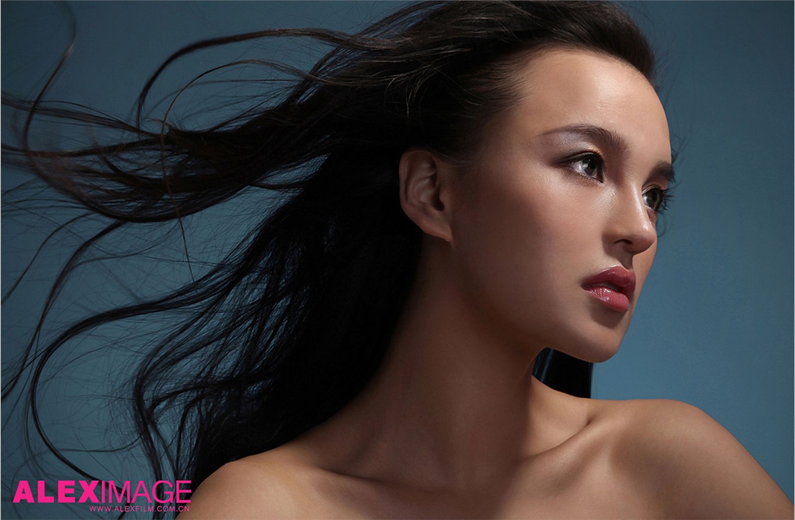 石一伊 网络第一混血美女平面模特