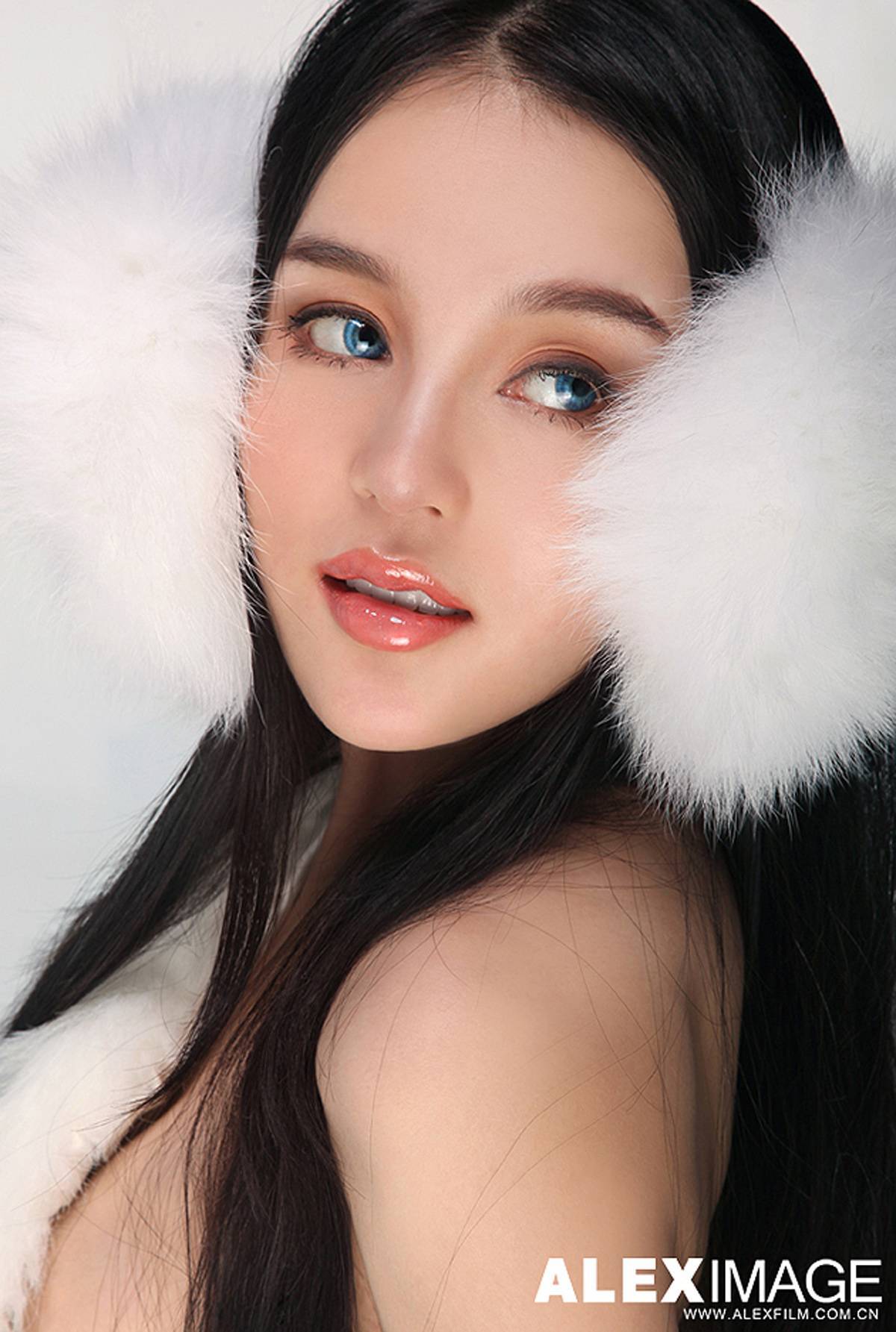 石一伊 网络第一混血美女平面模特