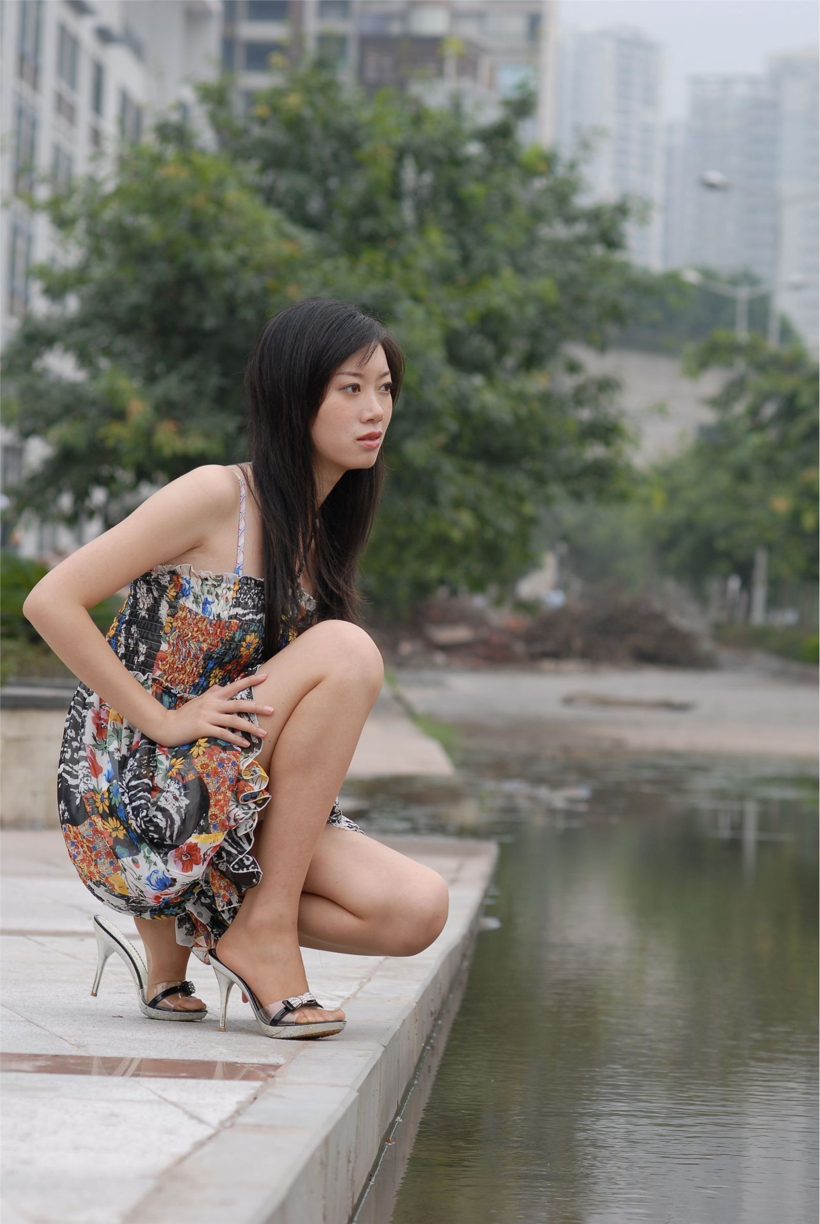 外景蔚蓝丝袜高跟 美腿模特高清