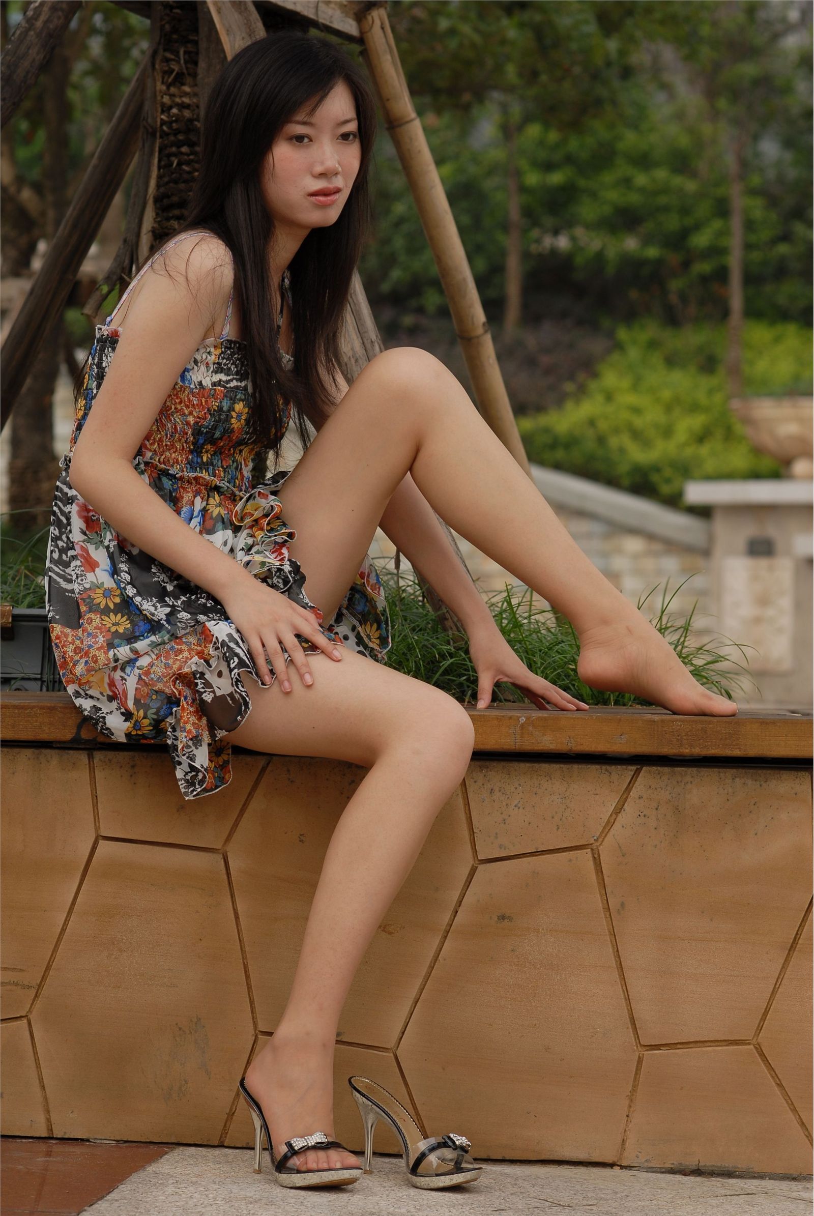 外景蔚蓝丝袜高跟 美腿模特高清