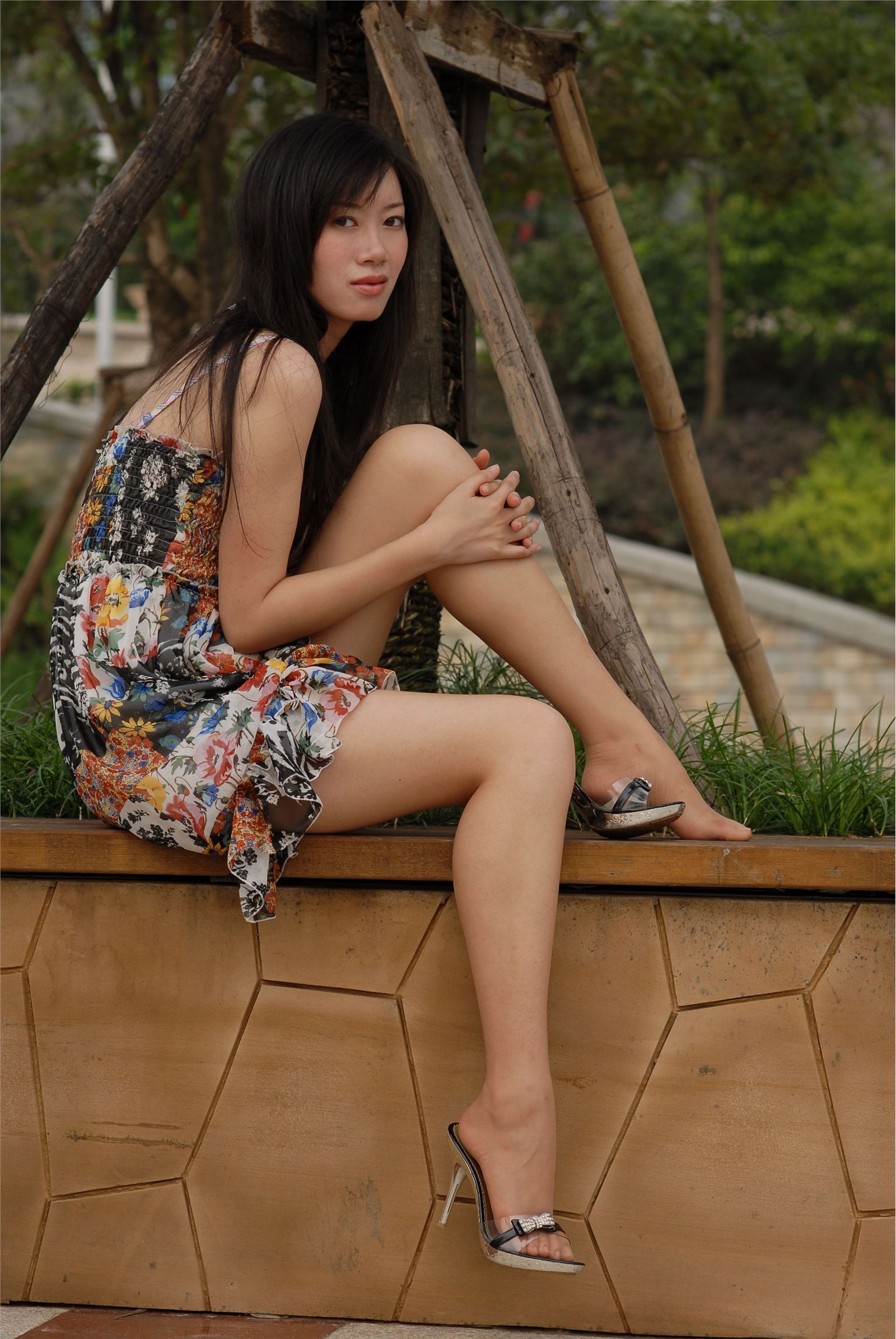 外景蔚蓝丝袜高跟 美腿模特高清