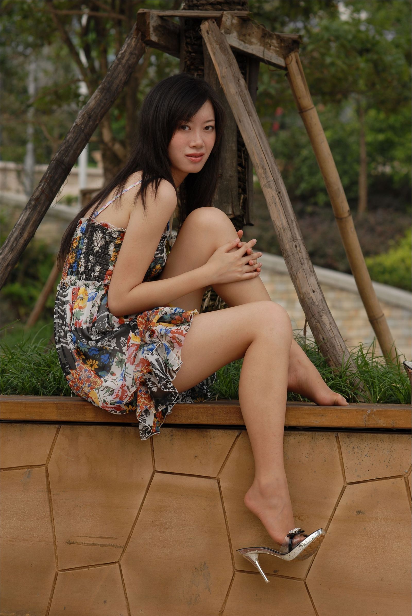 外景蔚蓝丝袜高跟 美腿模特高清