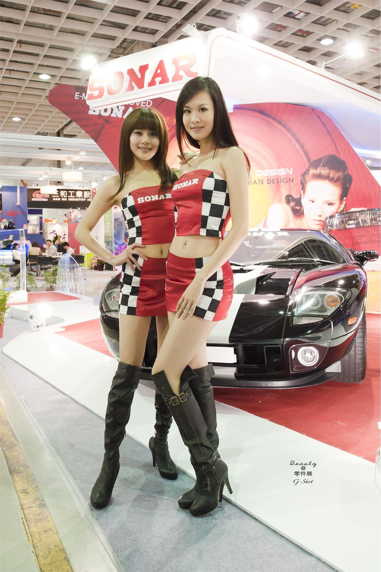 展场美女之我只爱美腿 2011展台系列