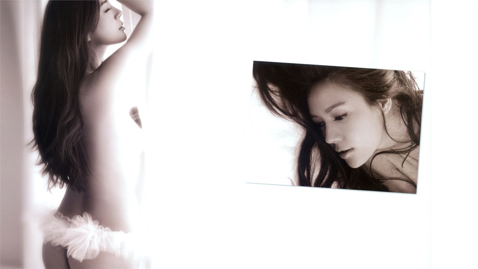 超级模特周韦彤尽显妩媚风情