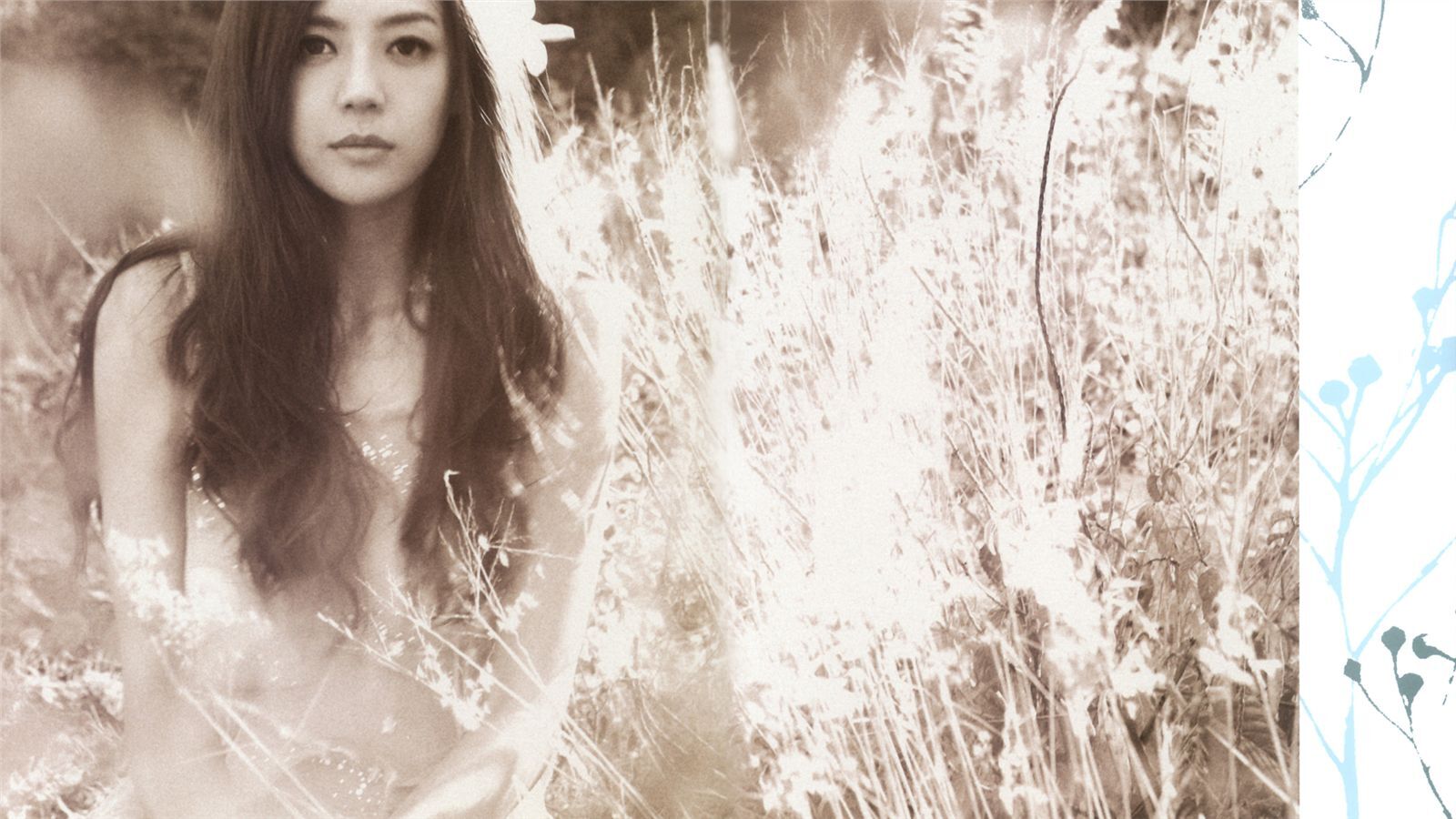 超级模特周韦彤尽显妩媚风情